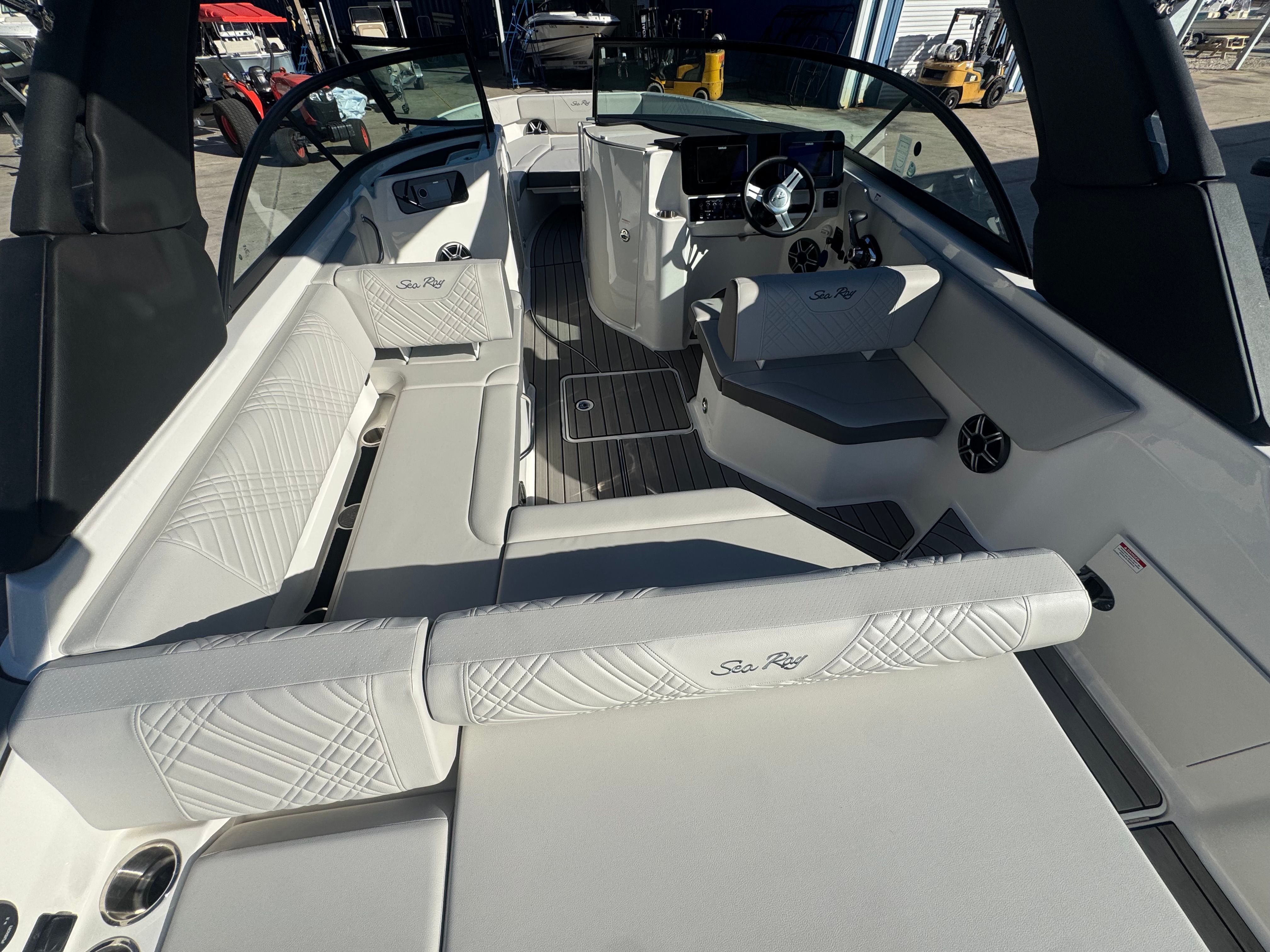 2026 Sea Ray SDX 230 Outboard - 5