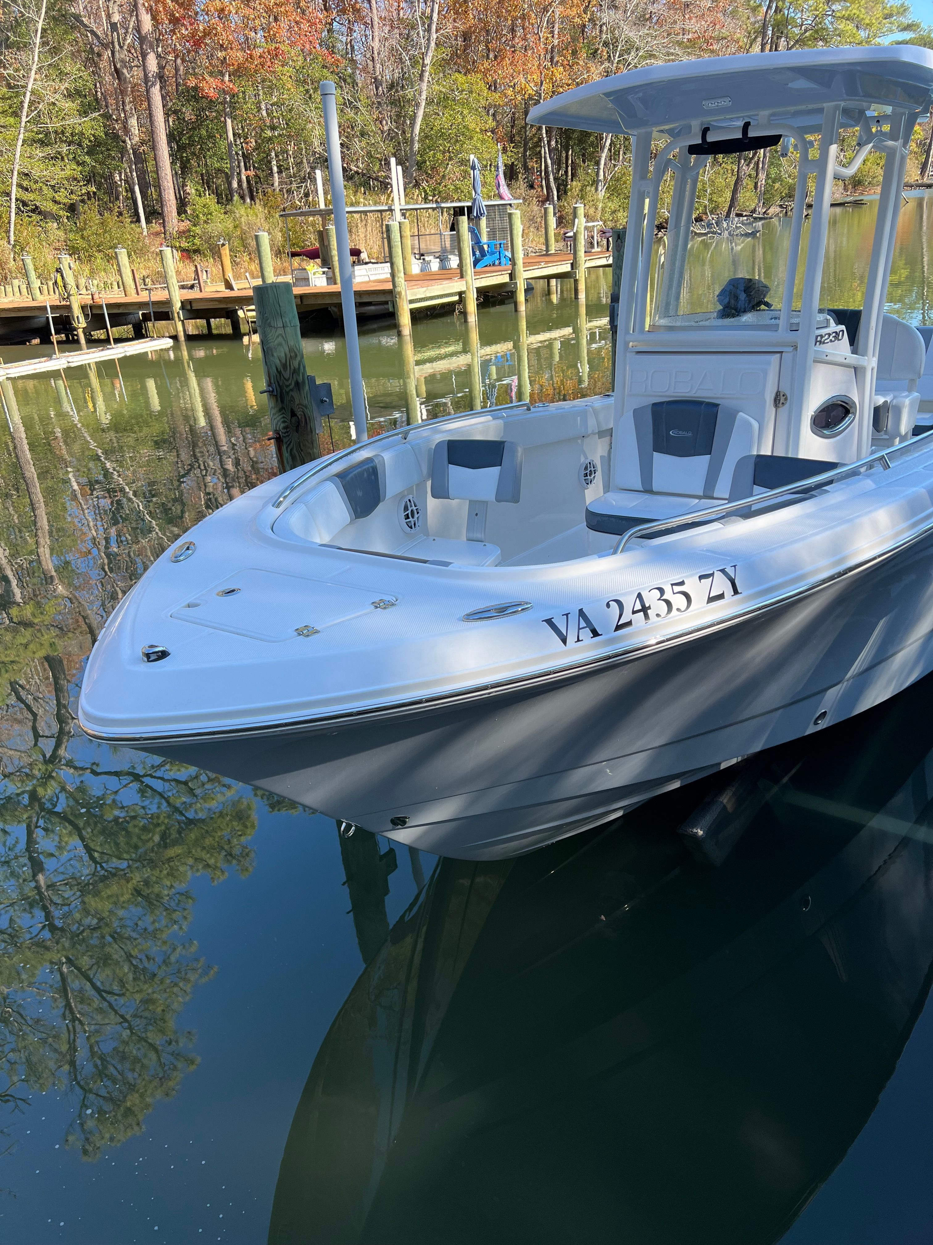 2021 Robalo R230 Center Console - 6