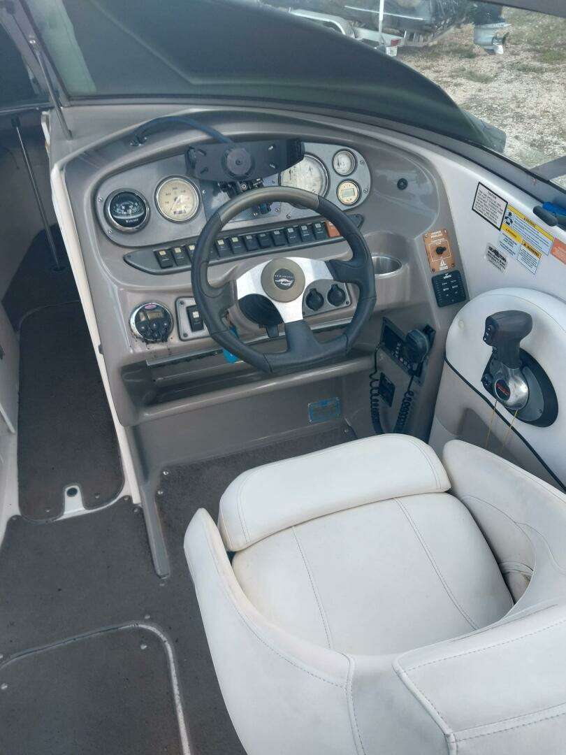 2009 Rinker 296 - Image 4