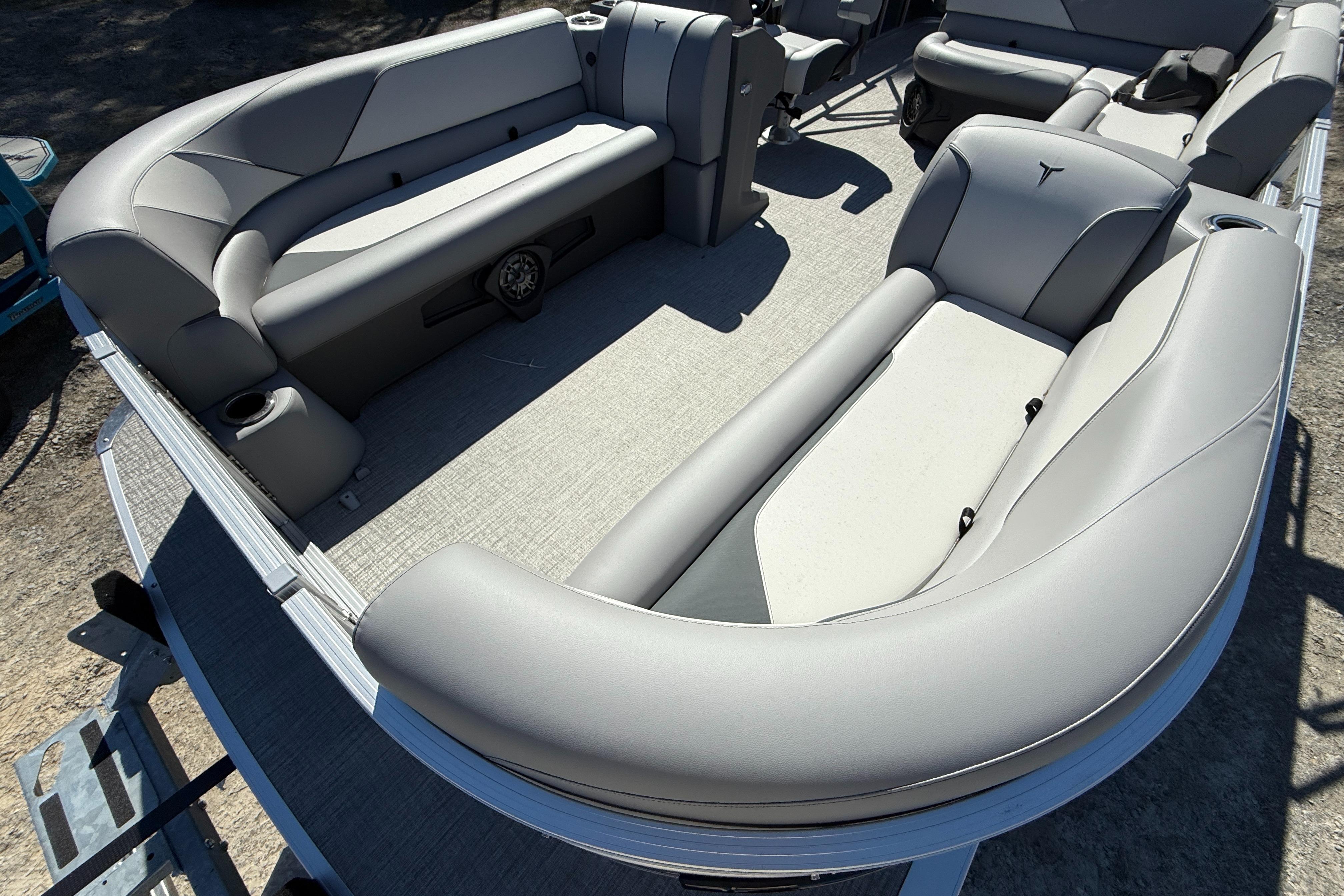 2026 Tahoe Pontoon Sport 85 Rear Fish with spacious seating and modern design.