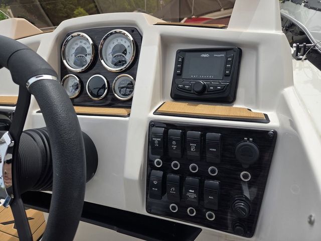 2026 Starcraft SVX OB 191 w/140hp and Trailer - 22