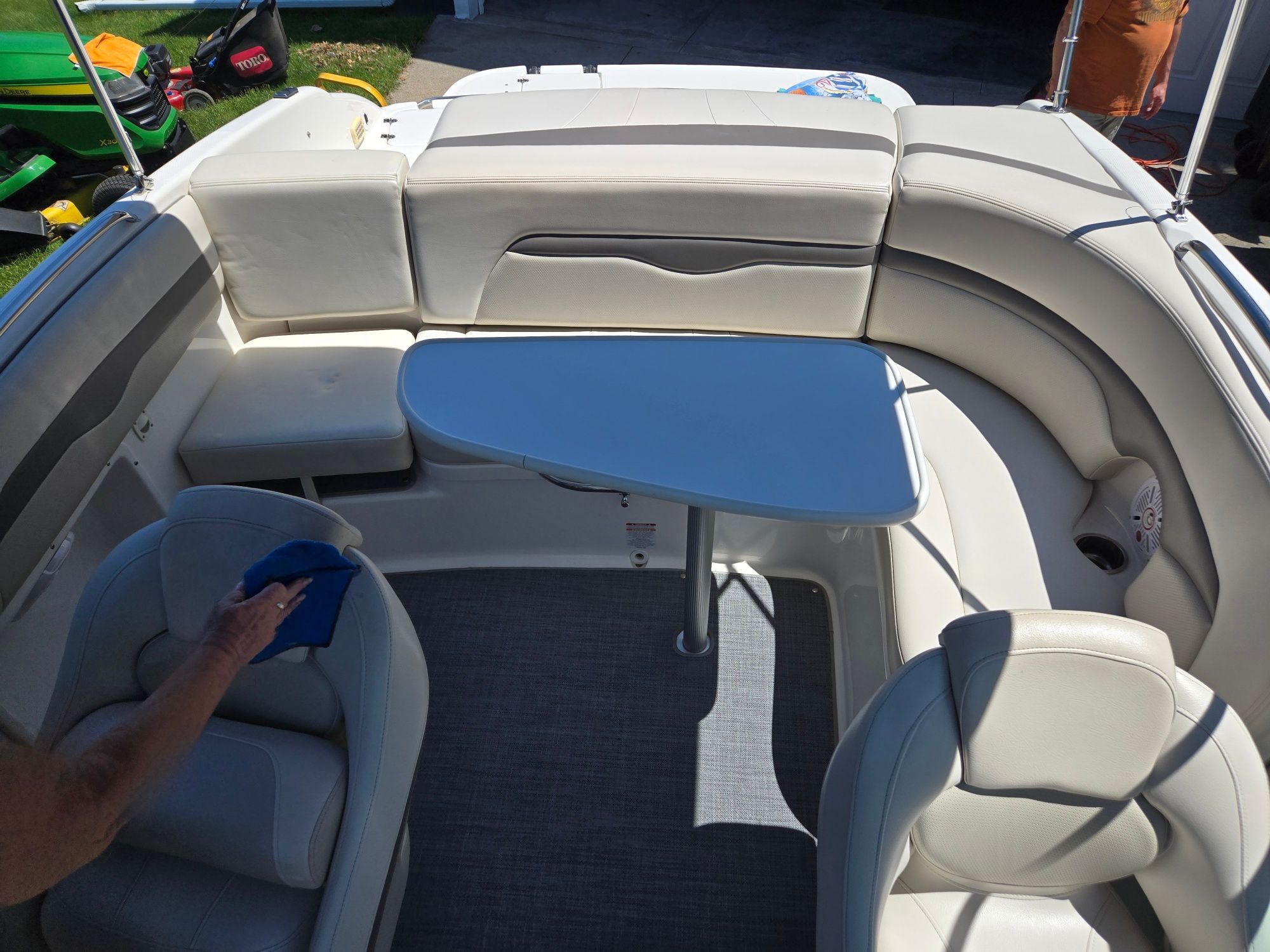 The image shows the cockpit of a 2005 Chaparral 220 SSi with white upholstery and a table.