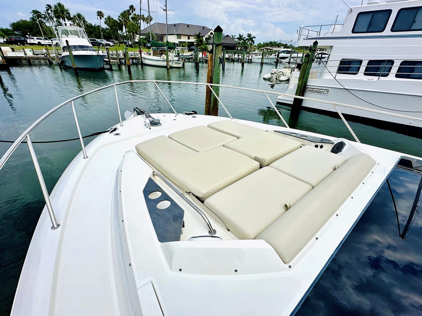 2023 Boston Whaler 405 Conquest - Image 7