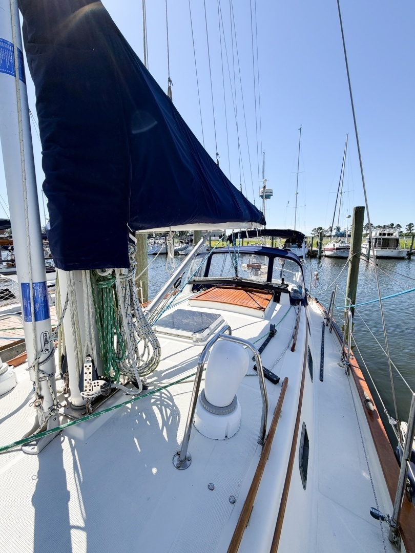 1998 Pacific Seacraft 37 - Image 14