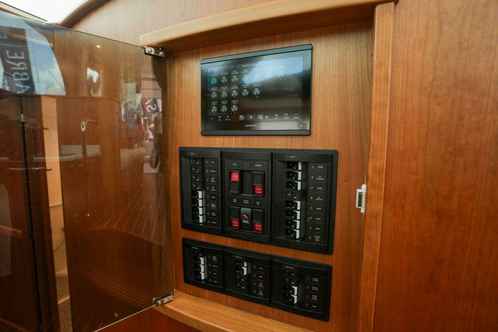 2027 Sabre 45 Salon Express - Image 30