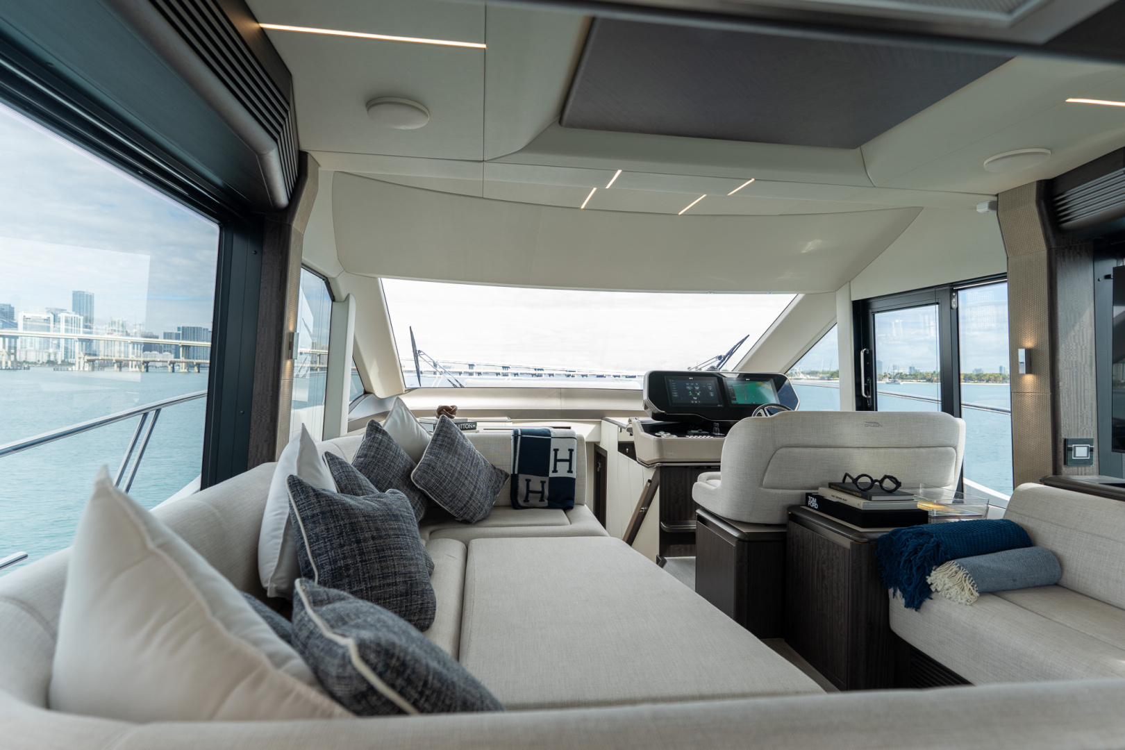 2025 Galeon 560 FLY - Image 27