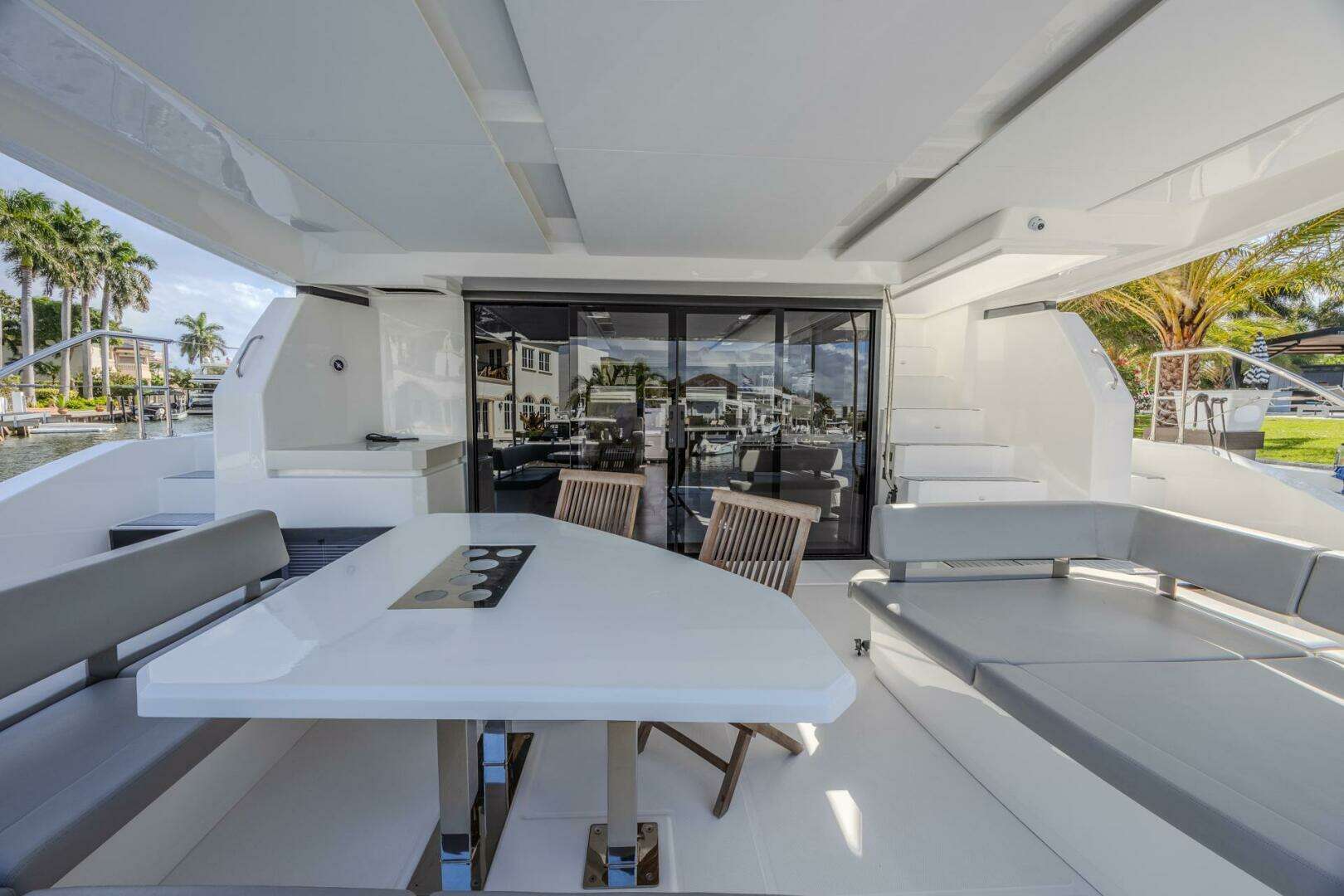 2024 Leopard 53 Powercat - Image 12