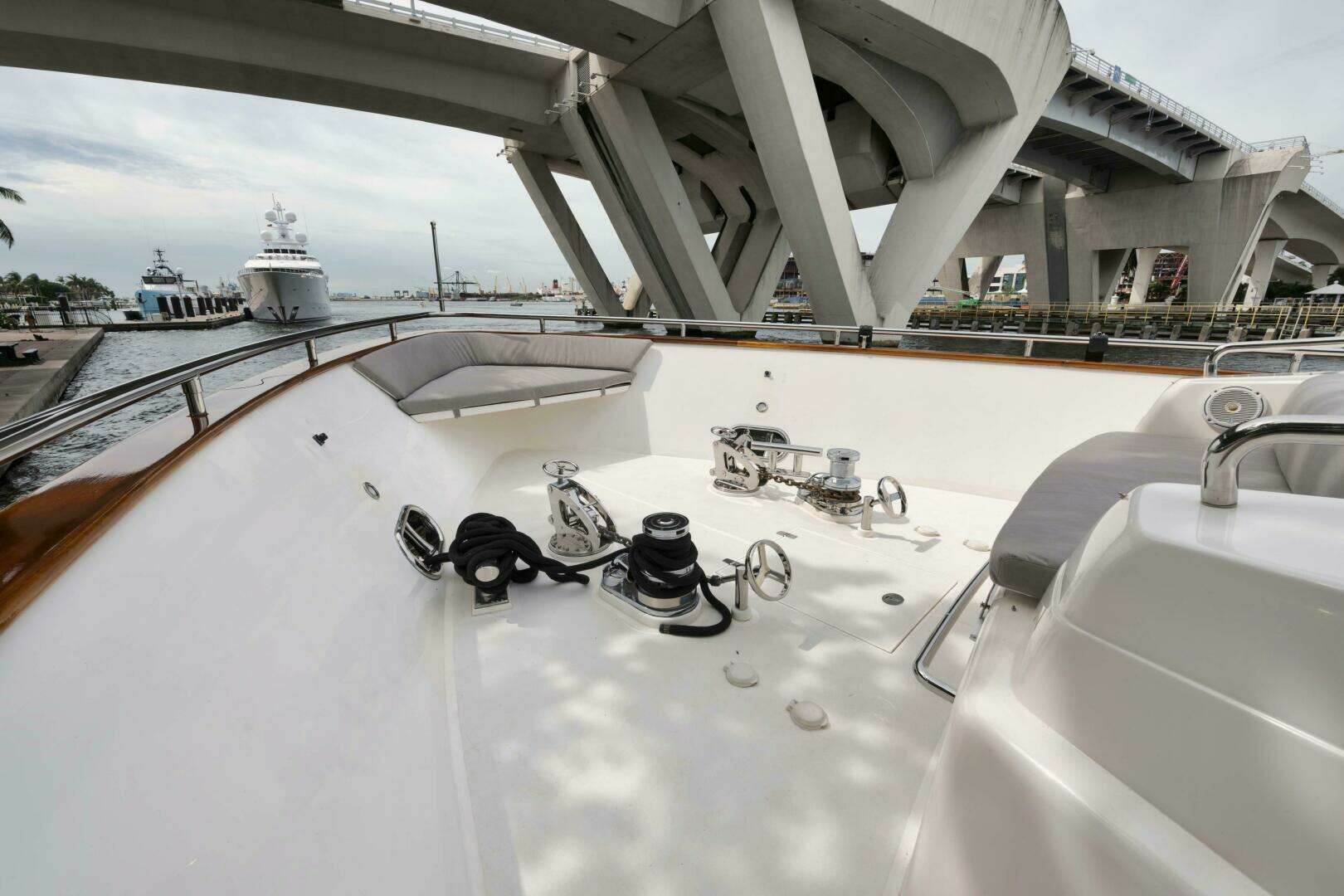 2012 Horizon P110 Tri-Deck - Image 37
