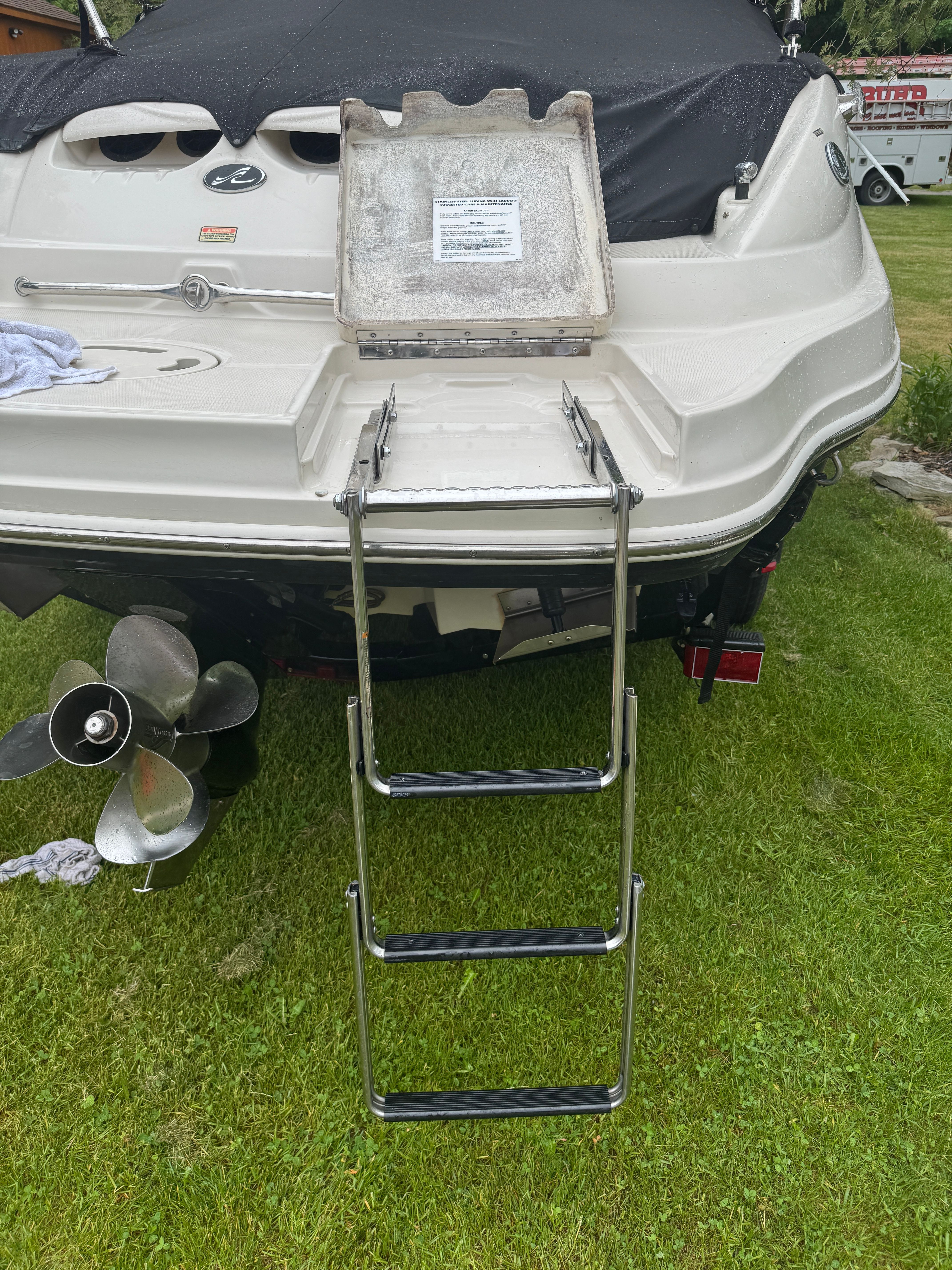 2002 Sea Ray 220 Sundeck - 10