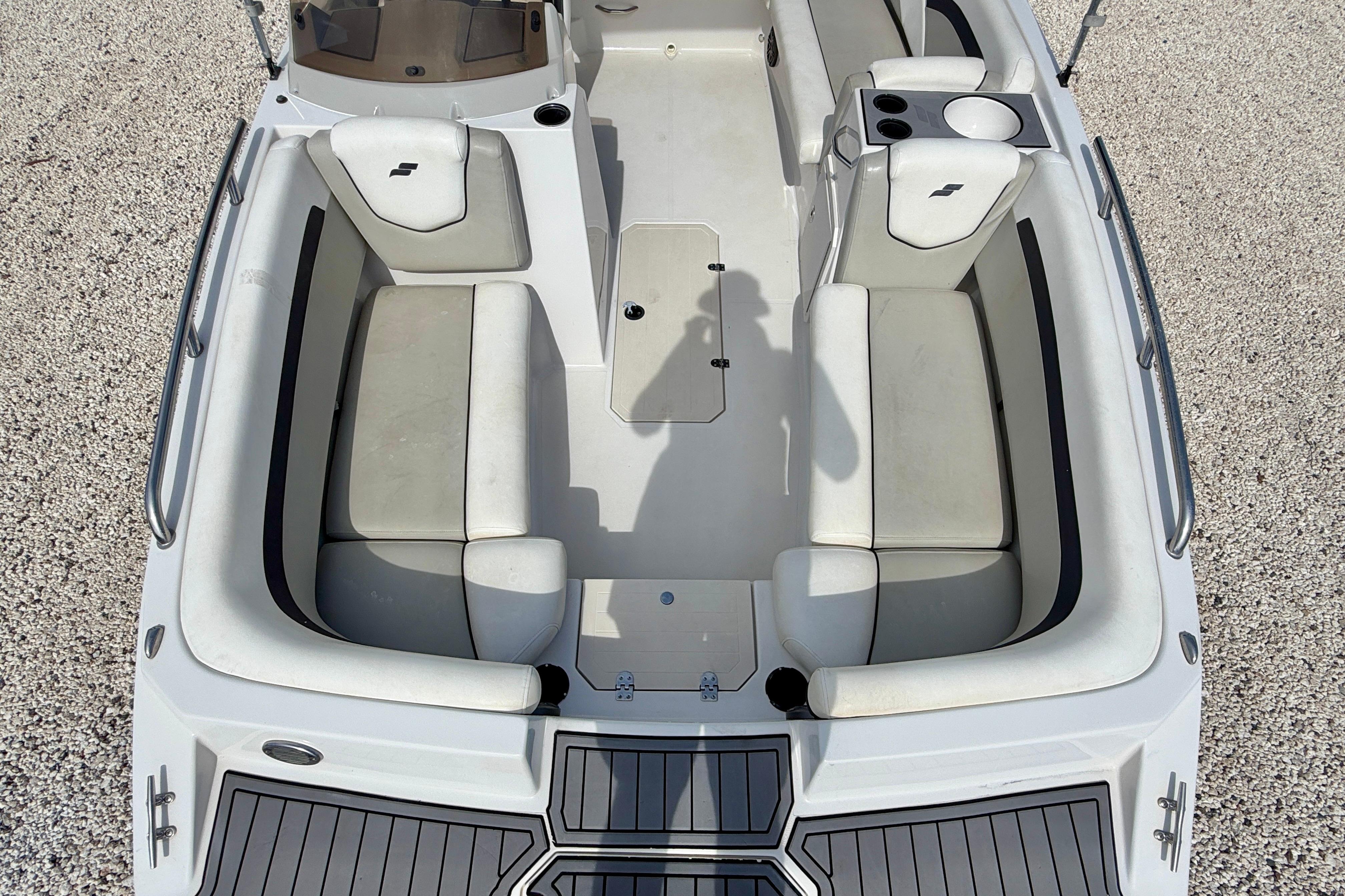 2021 Starcraft SVX 191 OB boat interior with spacious seating and cup holders.