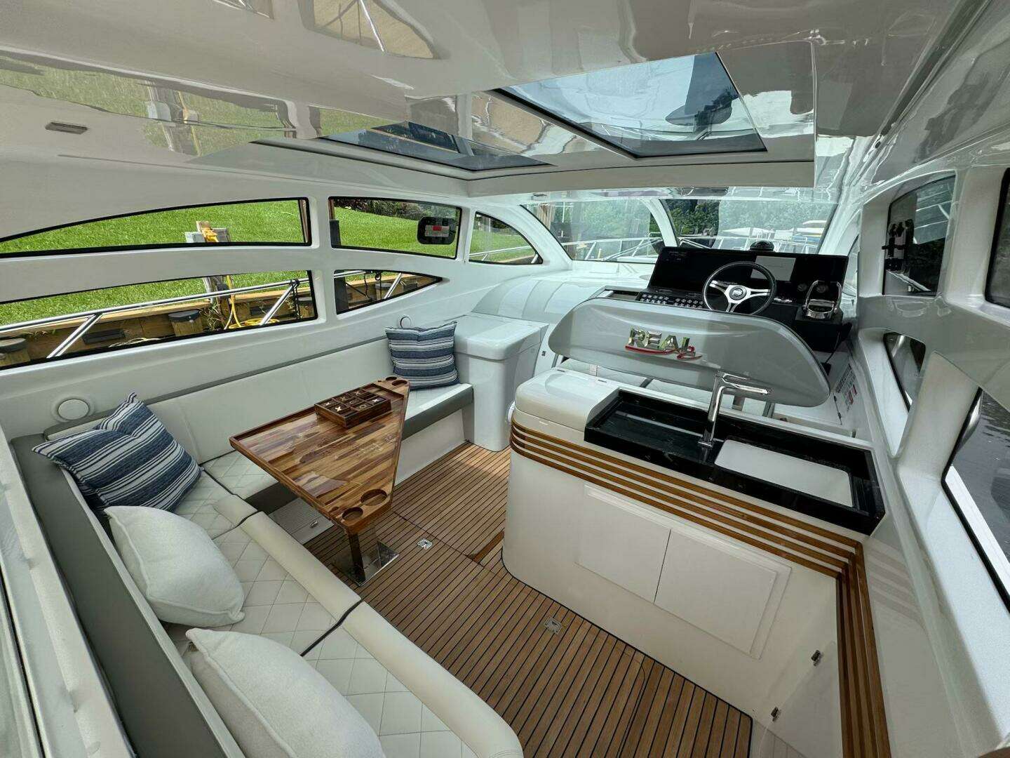 2025 Real 40 HT Luxury - Image 37