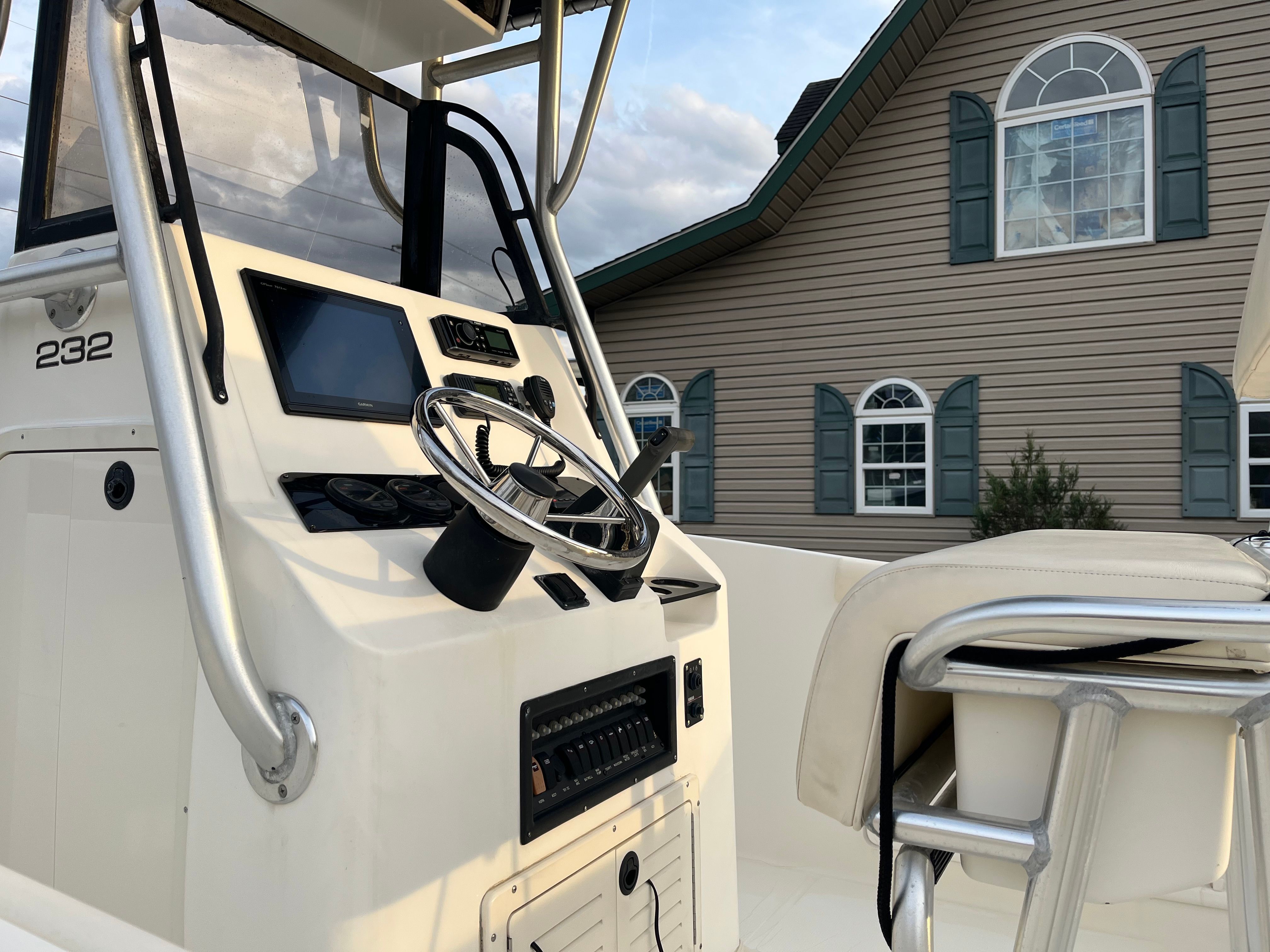 2002 Mako 232 Center Console - 5