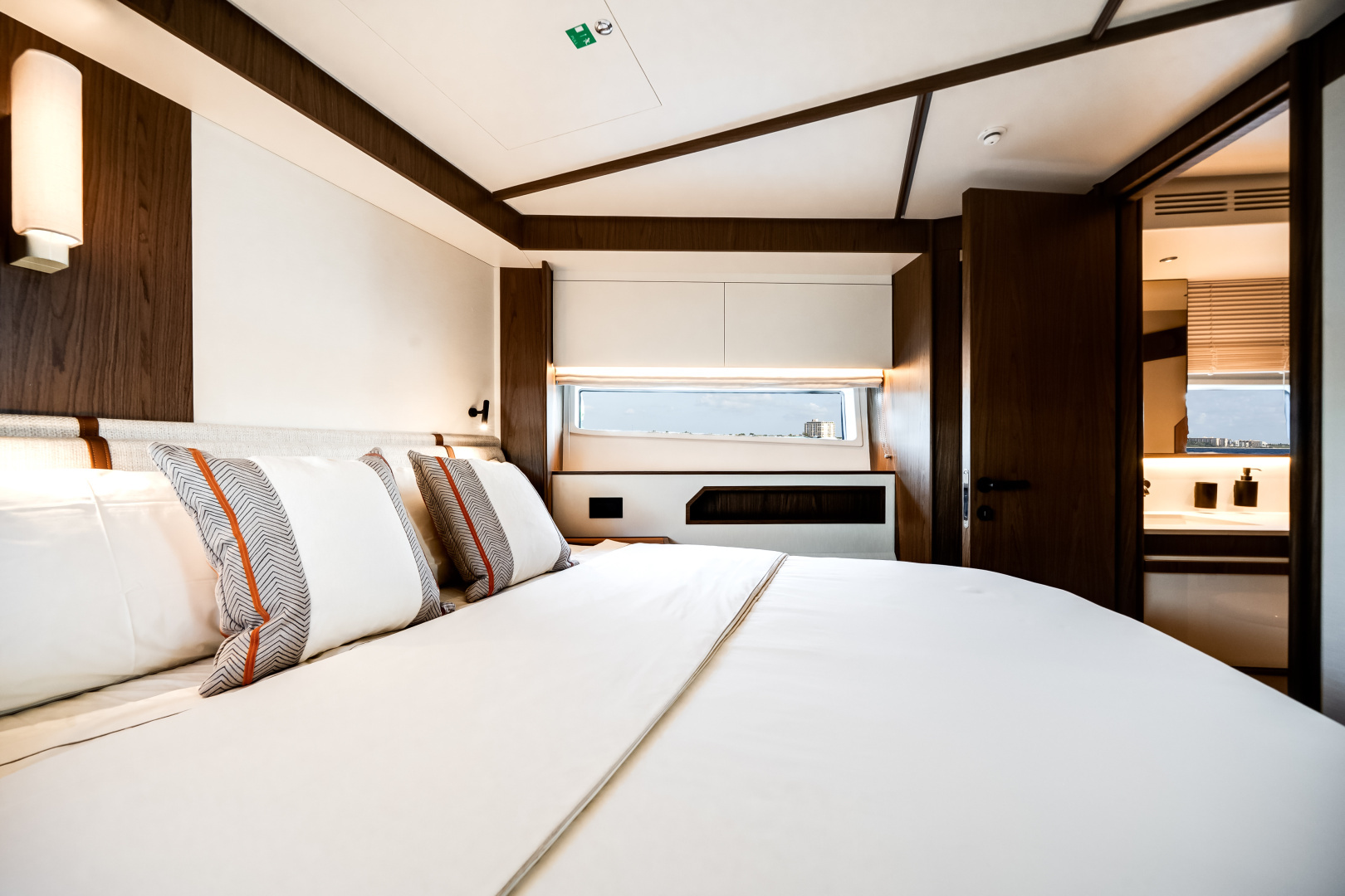 2026 Azimut Fly 72 - Image 12