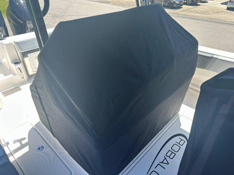 2026 Robalo R300 Center Console - 57
