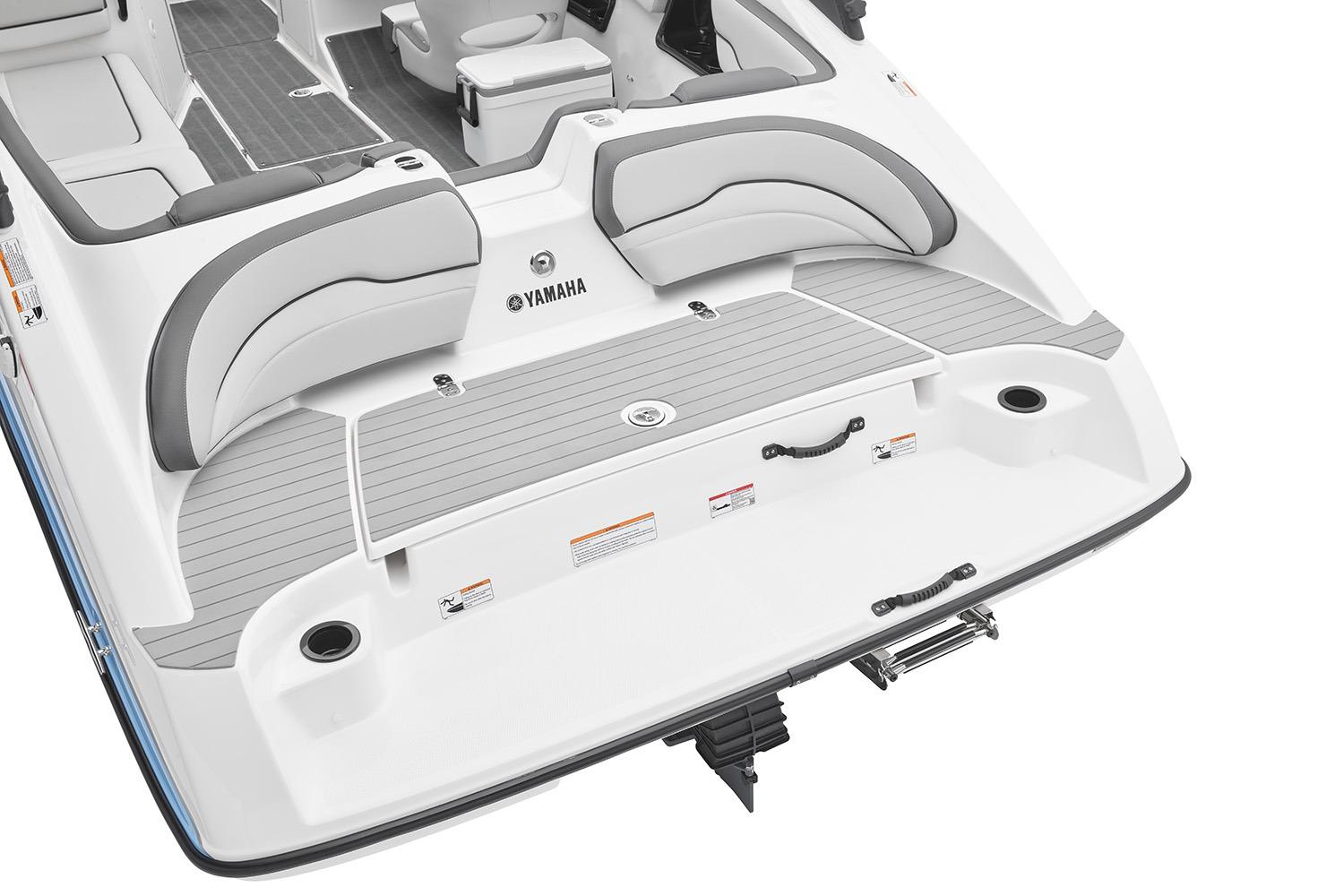 Manufacturer Provided Image: 2026 Yamaha Boats AR190 swim platform with seating and storage.