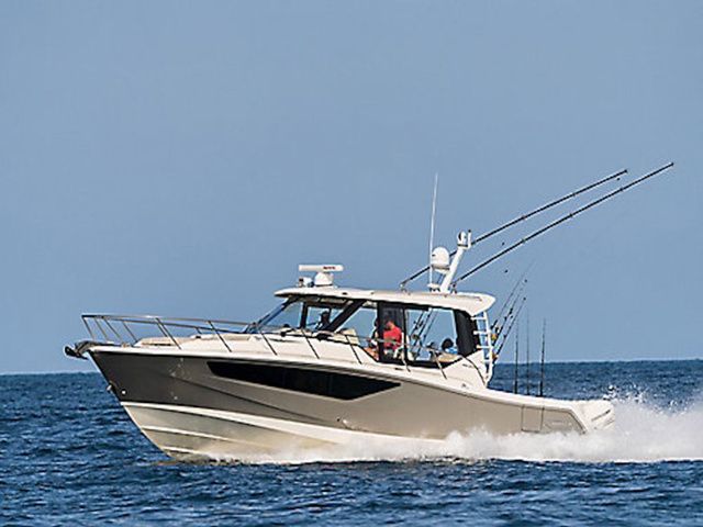 2026 Boston Whaler 405 Conquest