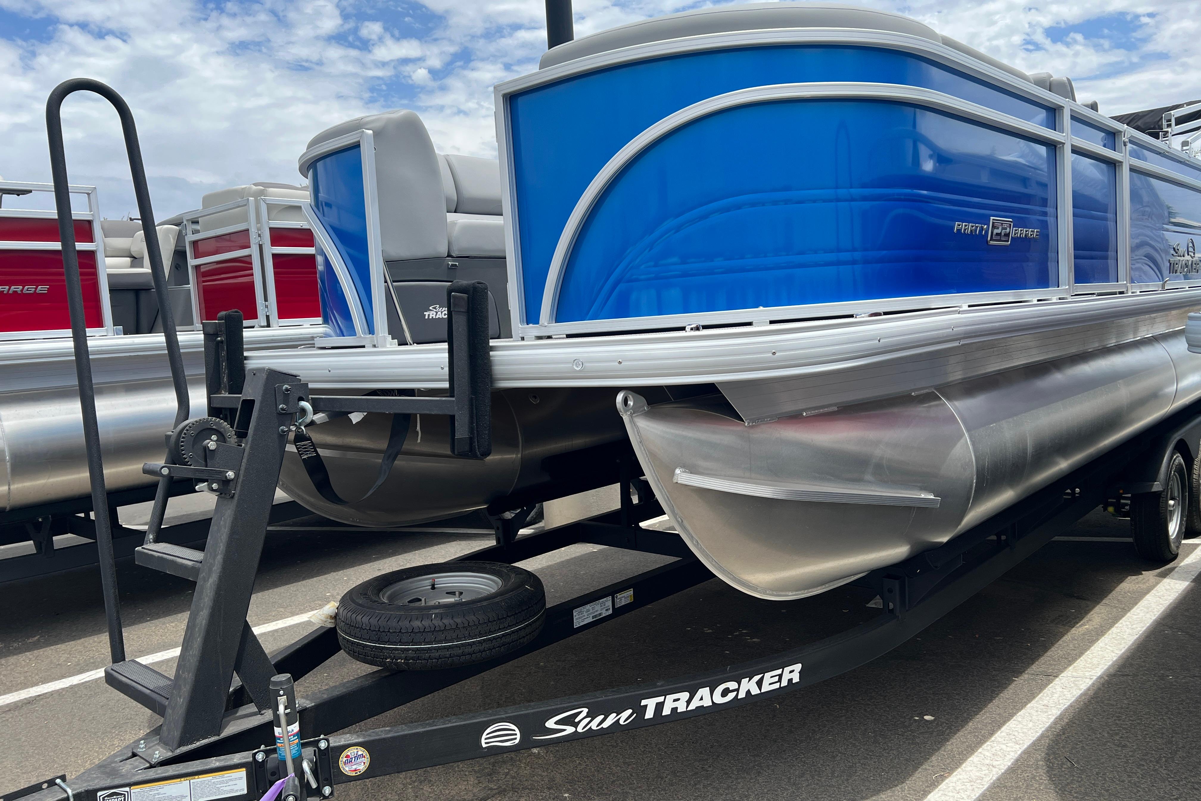 2026 Sun Tracker Party Barge 22 RF DLX