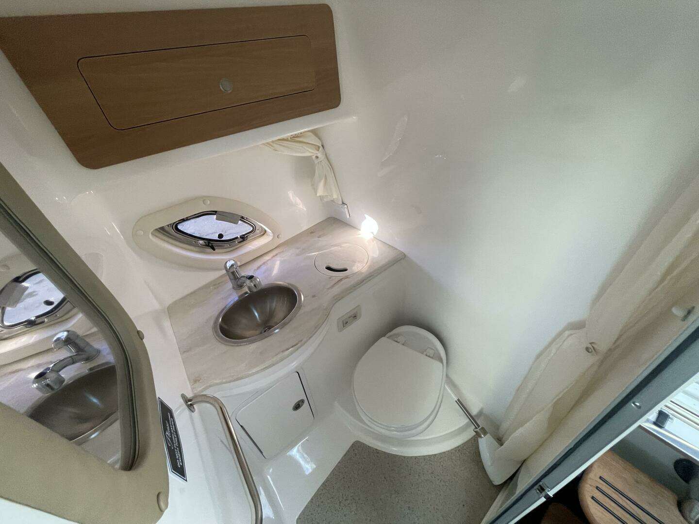2016 Rinker 310 Express - Image 41