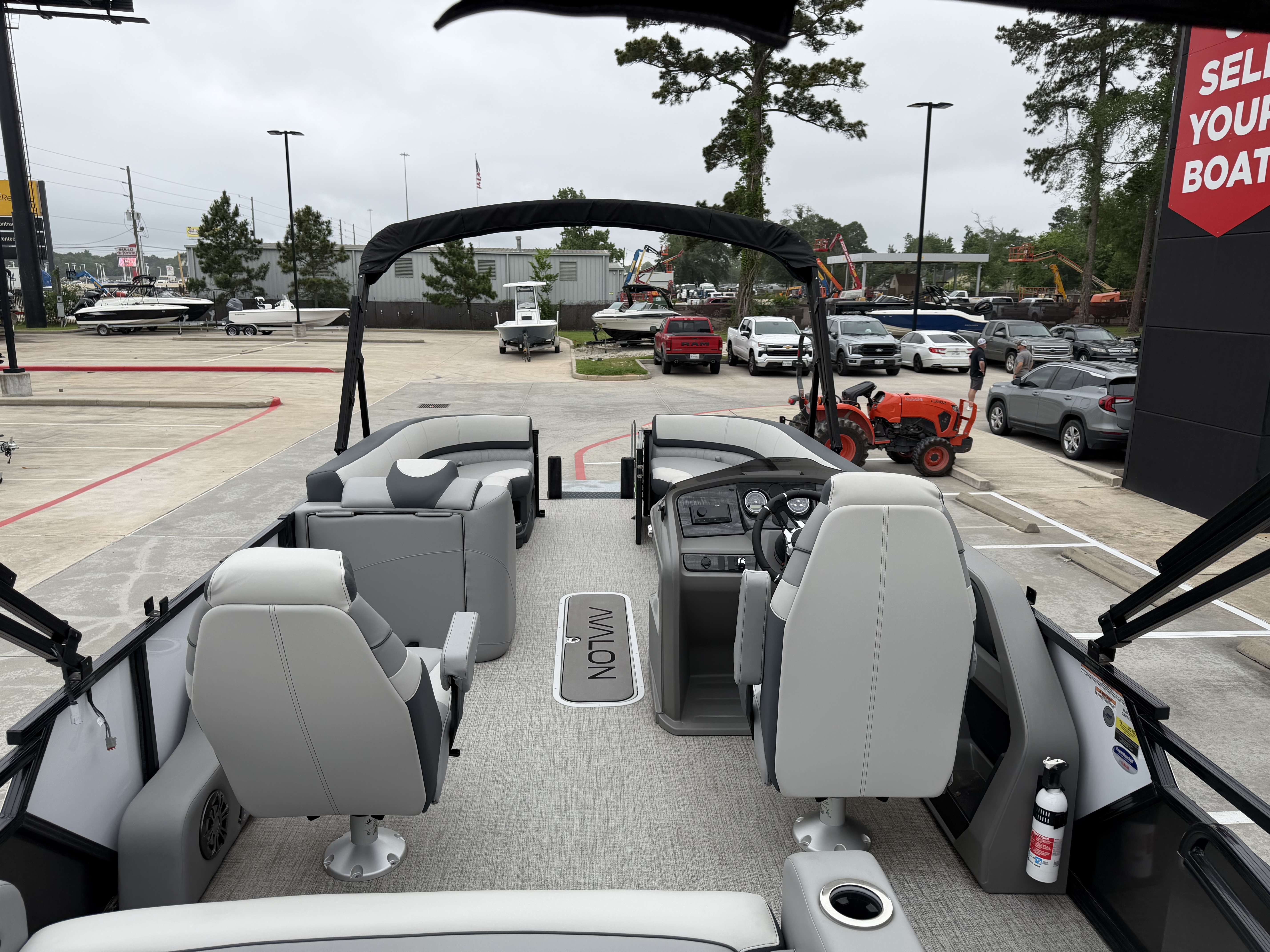 2025 Avalon LSZ Versatile Rear Bench - 25' - 21