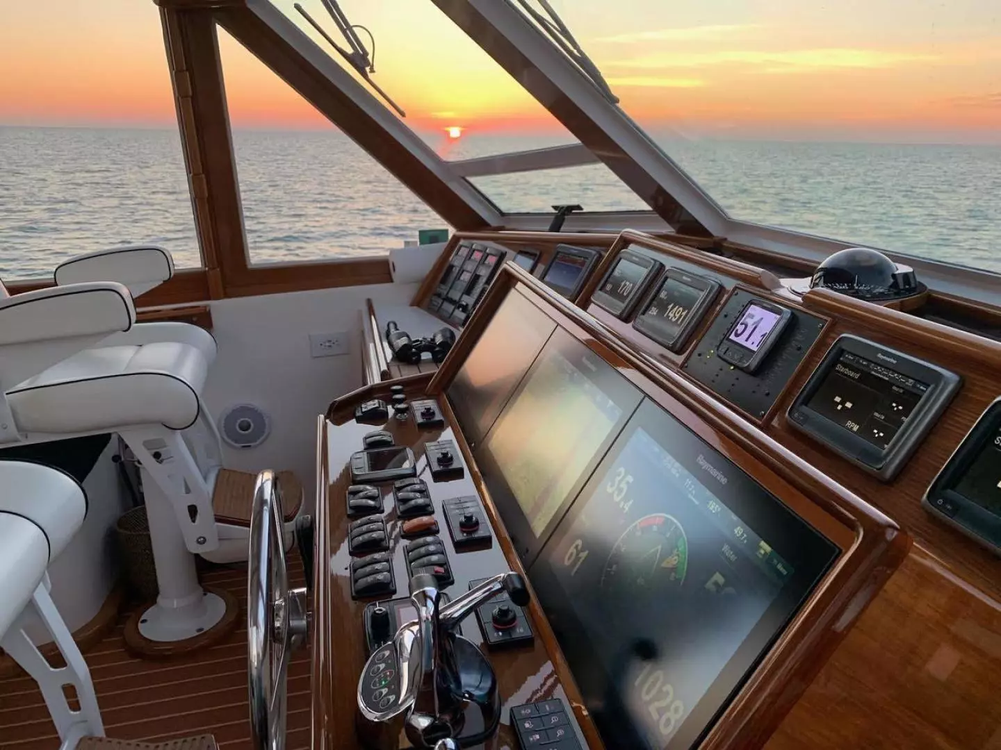1998 Viking 54 Sport Yacht - Image 8