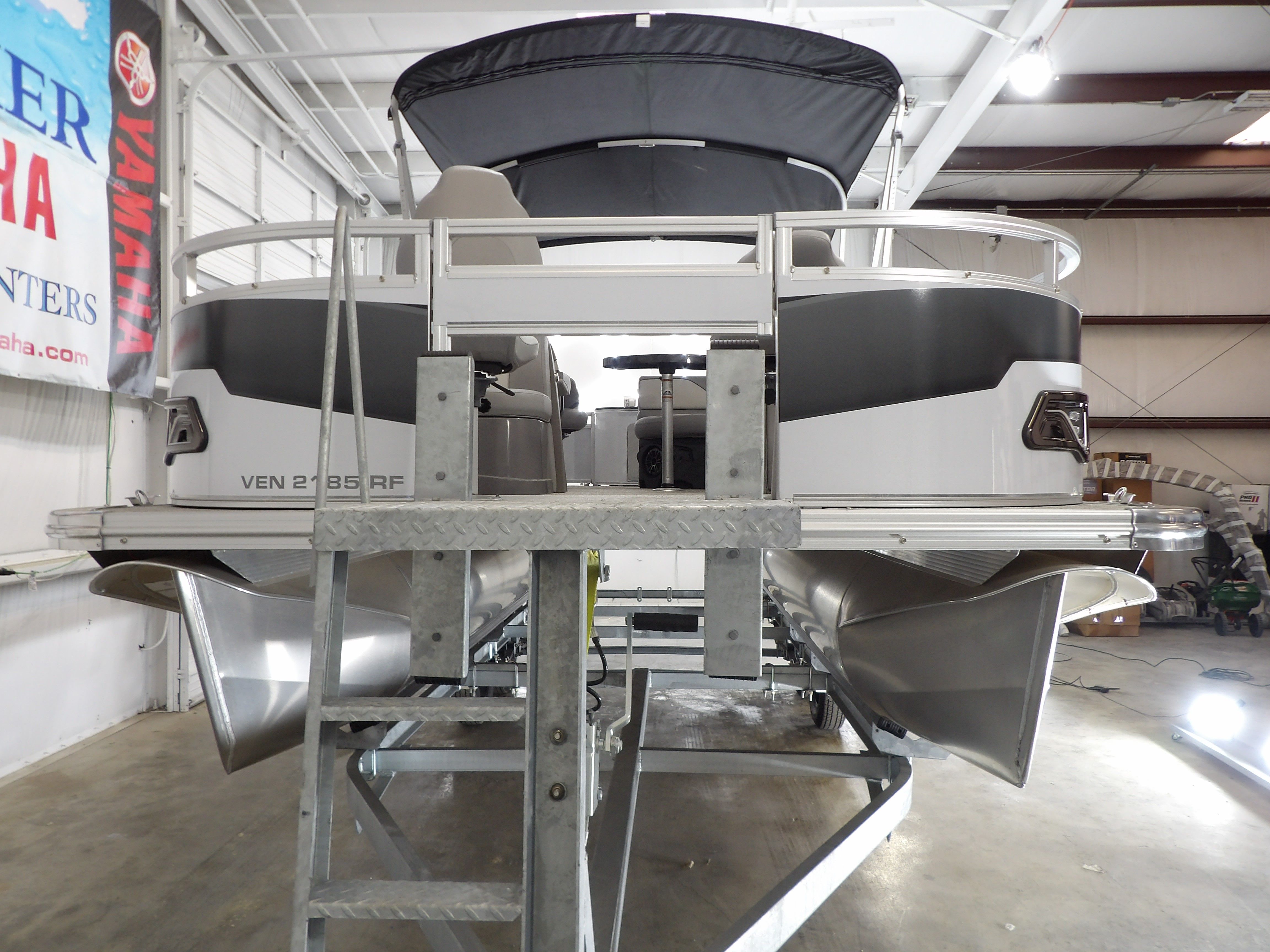 2026 Avalon Venture 85 Rear Fish - 21' - 10