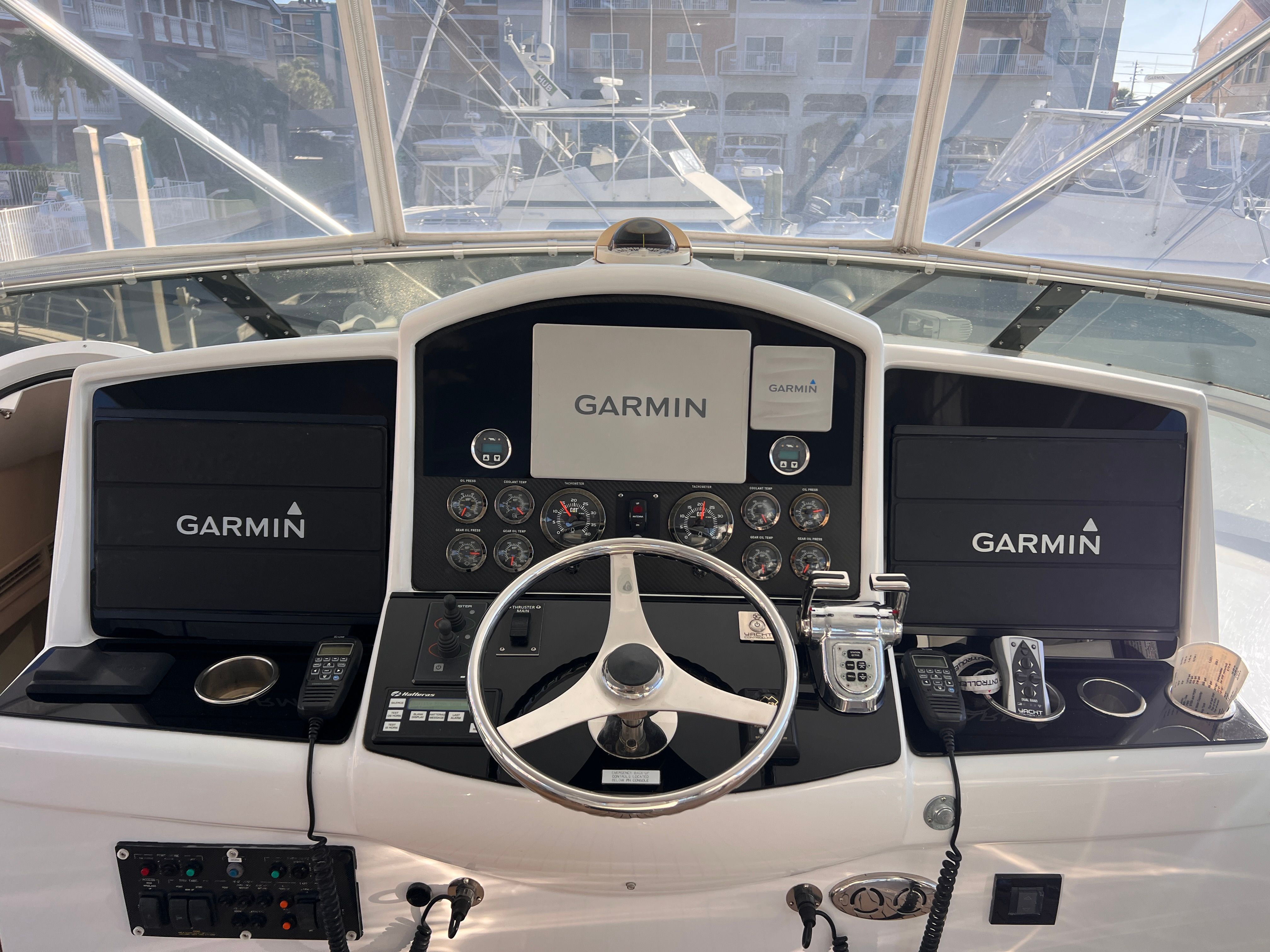 2006 Hatteras 64 Motor Yacht - 31