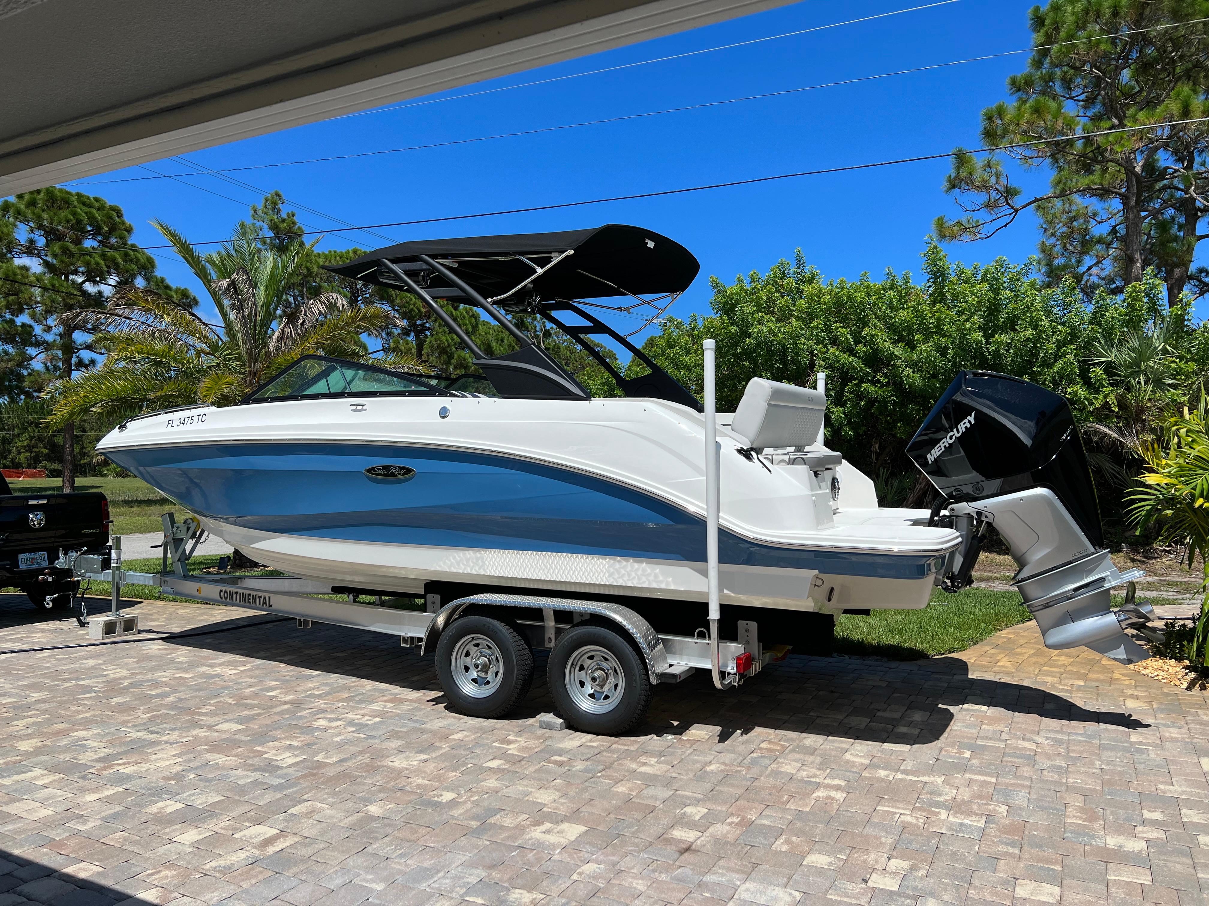 2022 Sea Ray SDX 250 Outboard