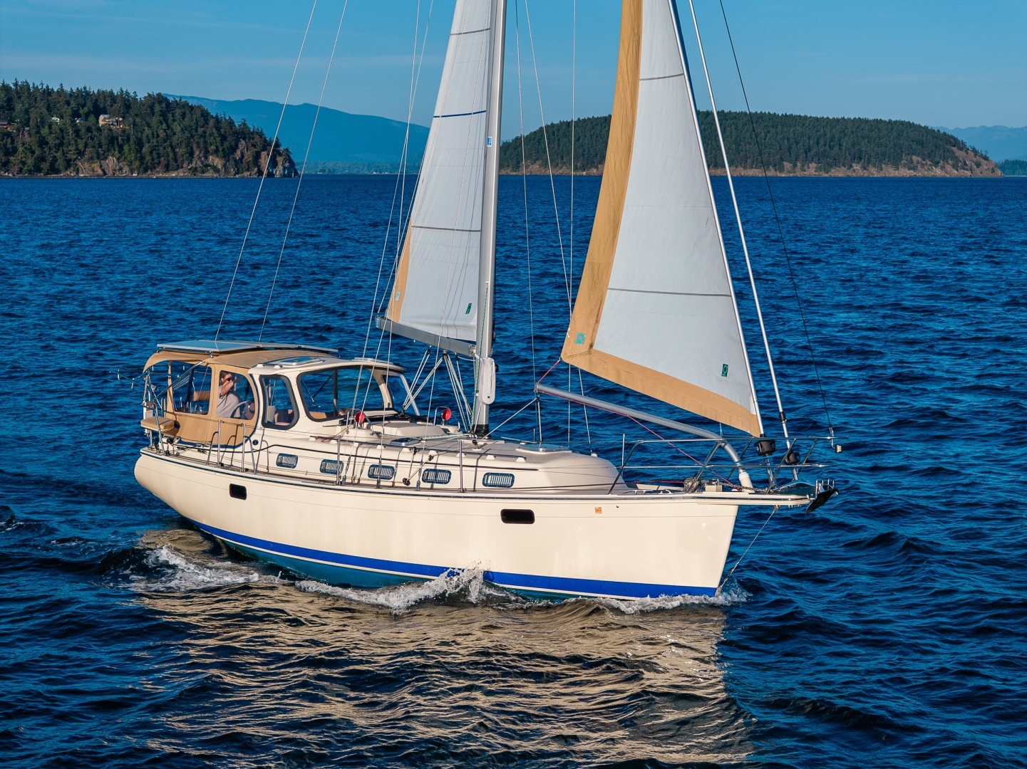 2020 Island Packet 349 - Image 2