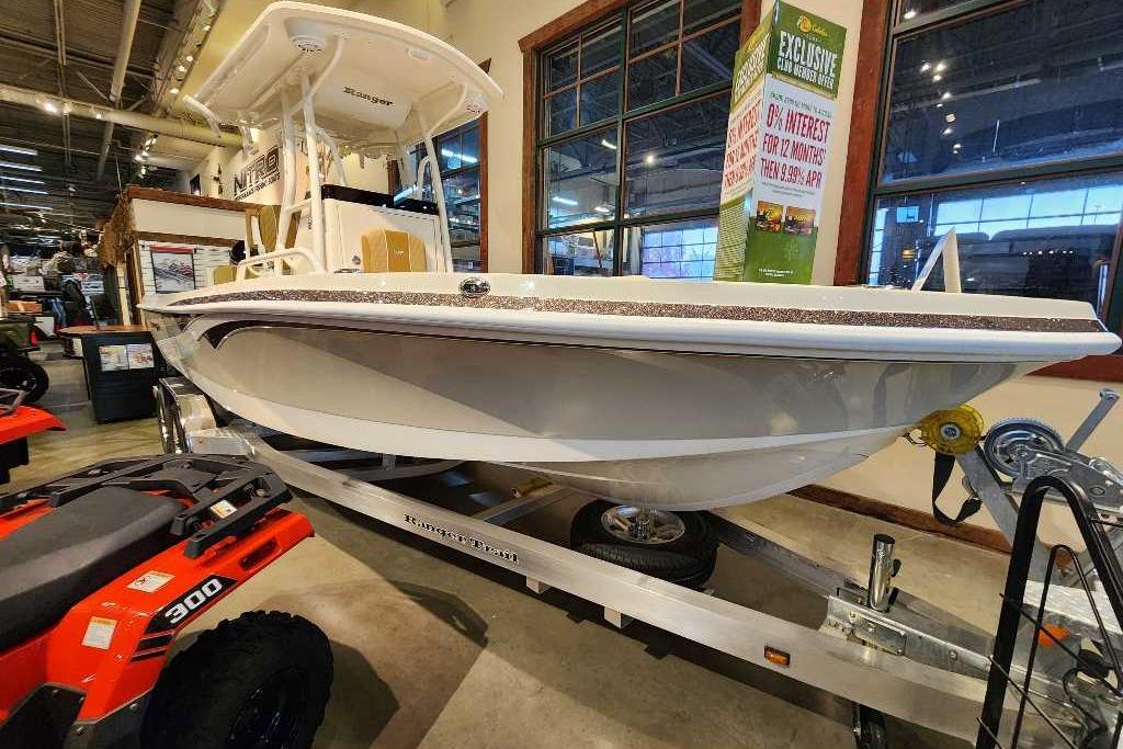 2025 Ranger 2360 Bay