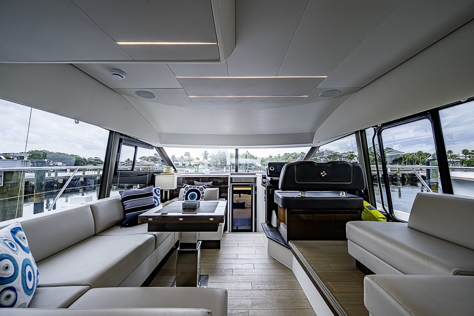 2021 Prestige 520 - Image 25