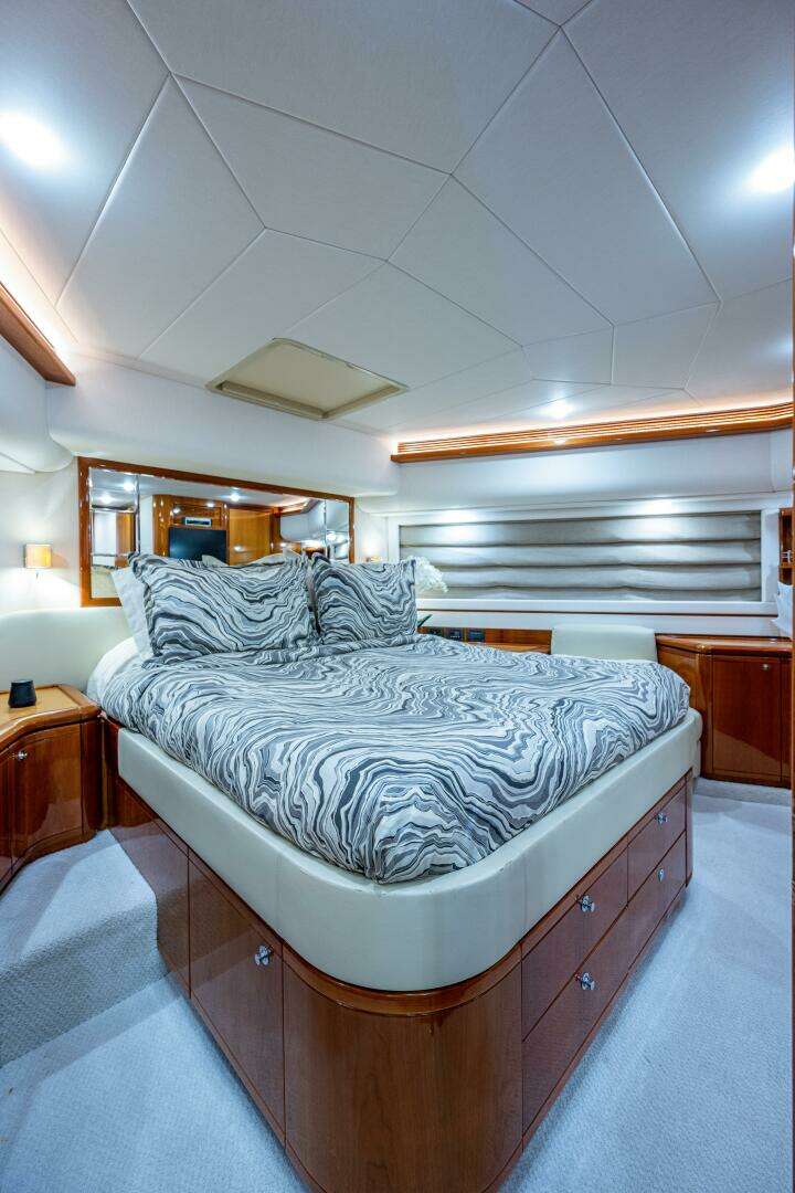 2006 Ferretti Yachts 830 - Image 111