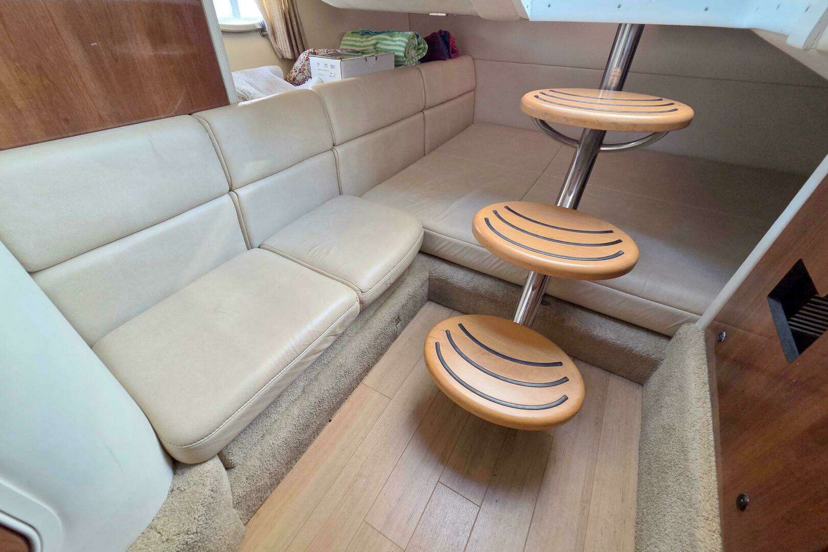 2015 Formula 350 Crossover Bowrider - Image 37