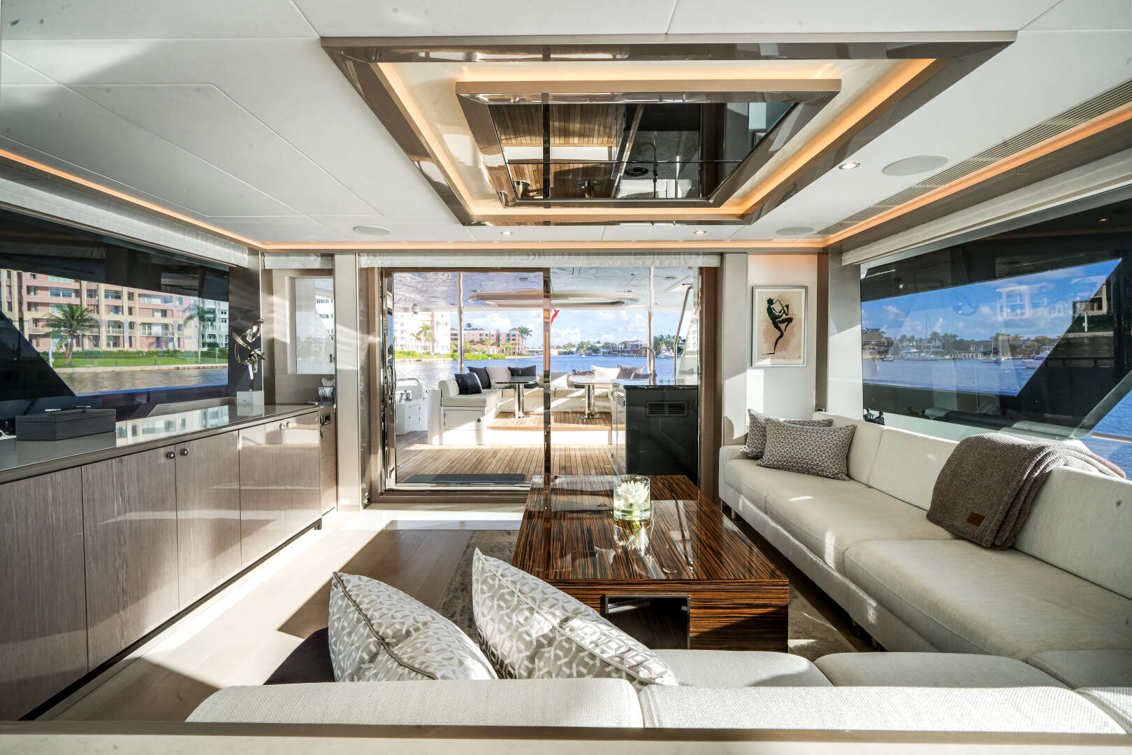 2022 Ocean Alexander 32L - Image 18