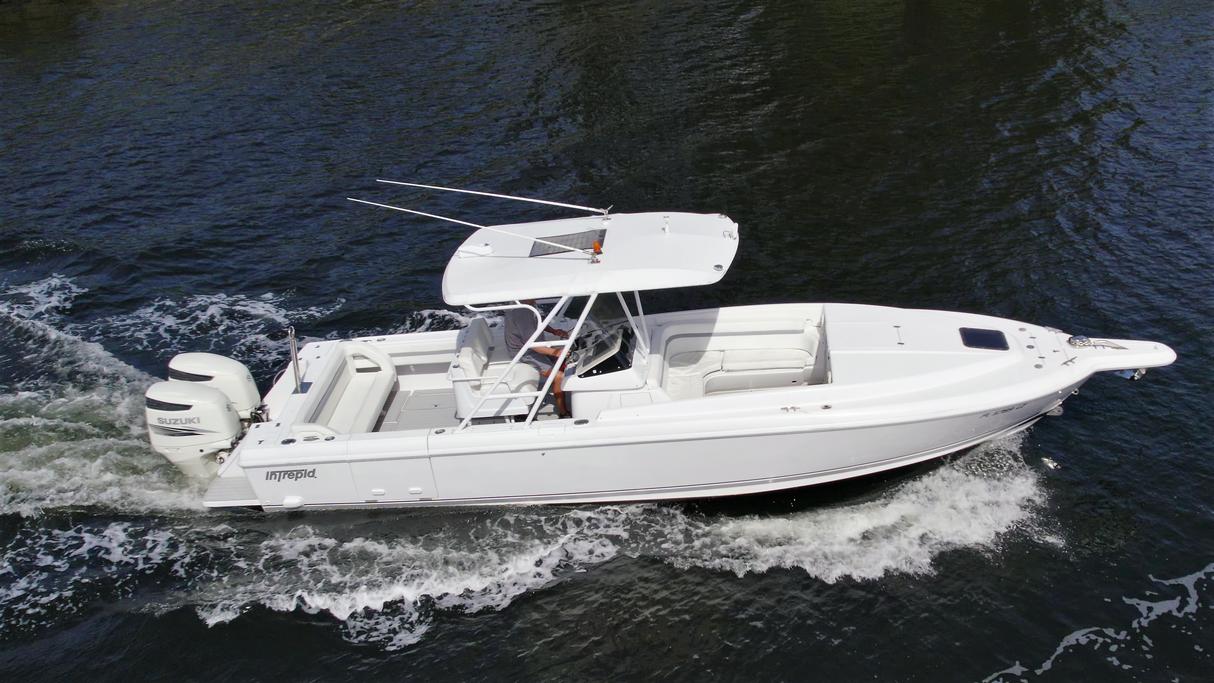 2003 Intrepid 323 Cuddy