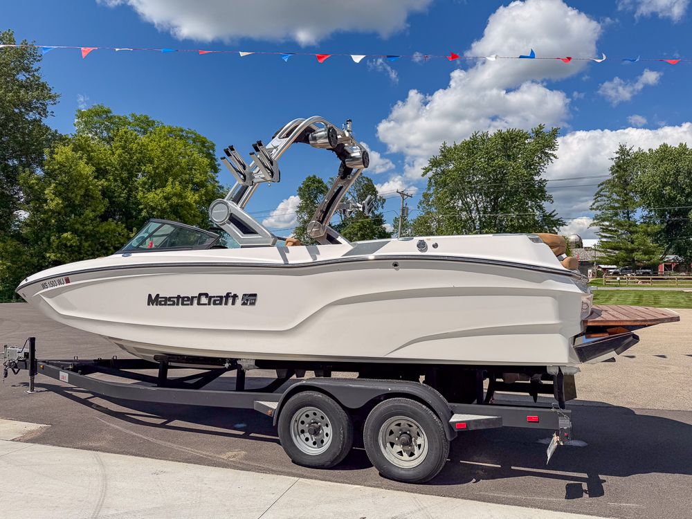 2022 MasterCraft XT24 - 3