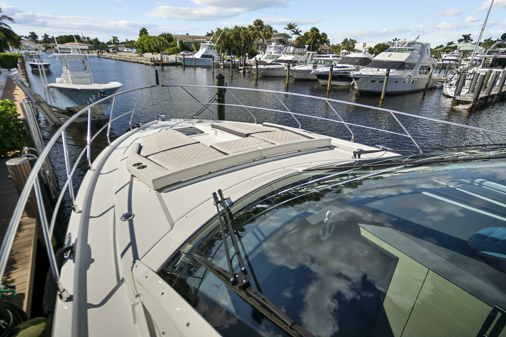 2019 Cruisers Yachts 54 Cantius - Image 19