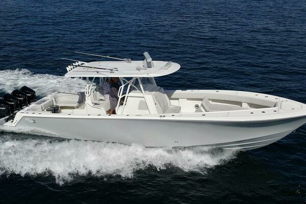 2022 SeaVee 390z Center Console