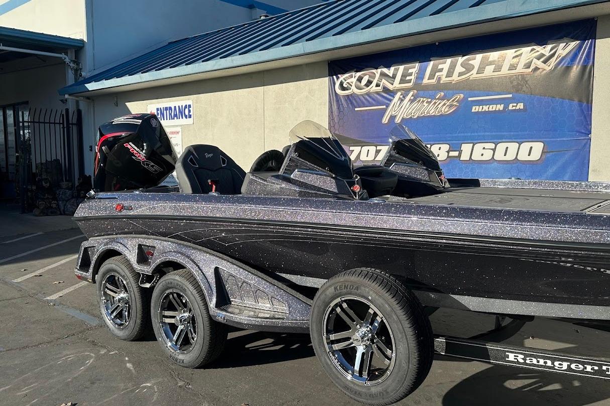 2026 Ranger Z521R Garmin Cup-Equipped boat parked outside a marine shop.