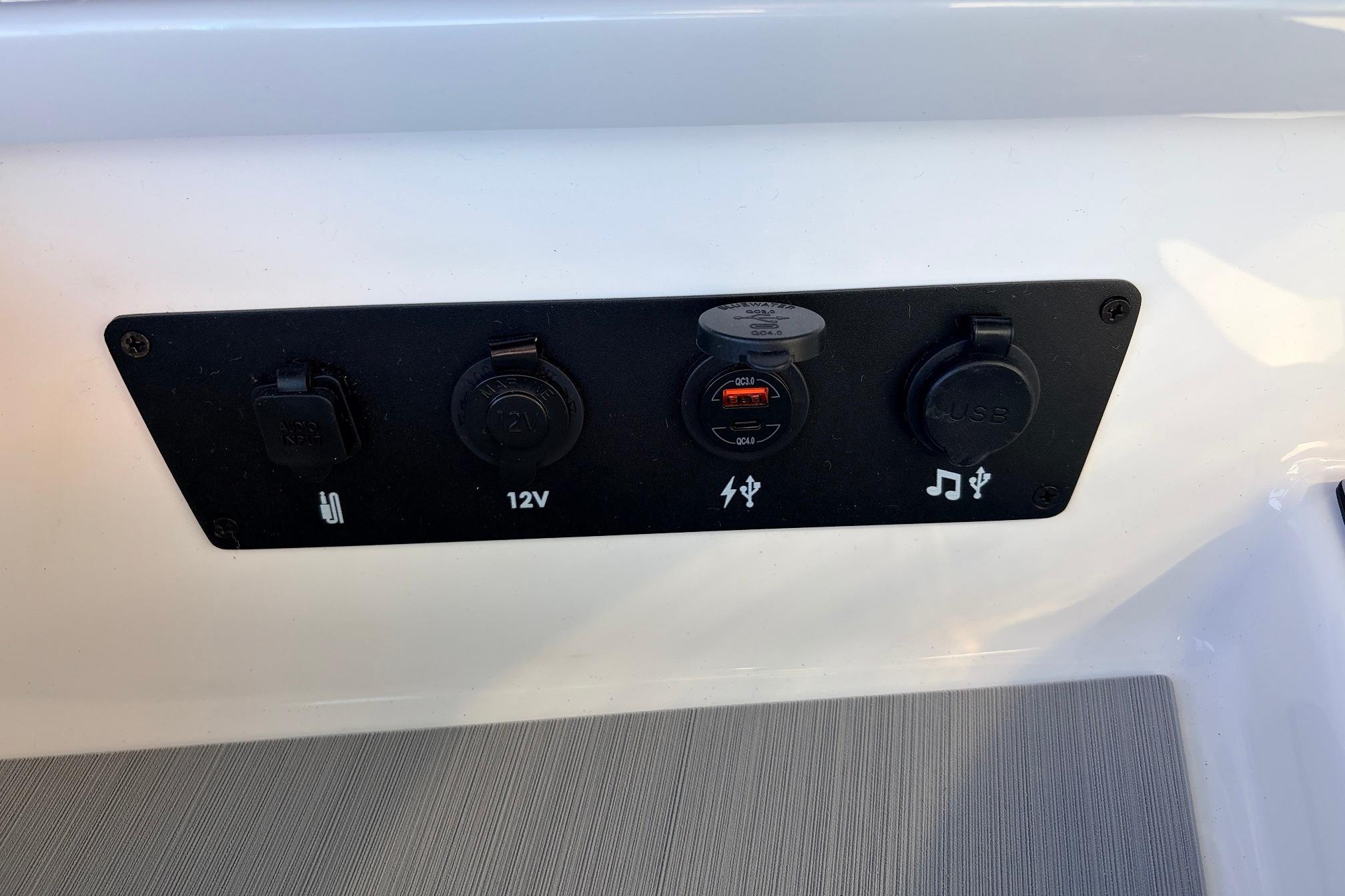 Control panel with USB and 12V ports on 2026 Nautique Super Air Nautique G23.