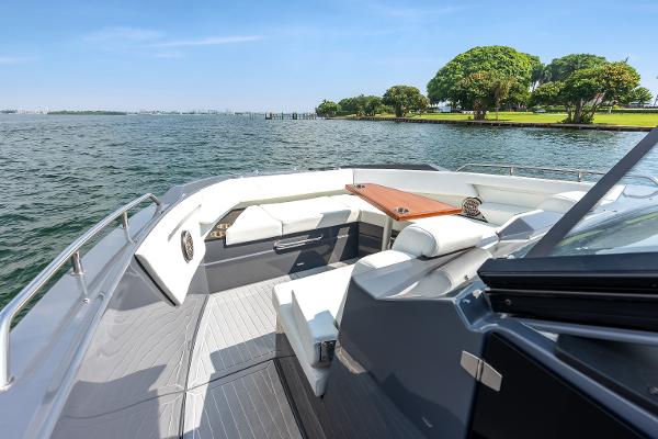 2023 Cruisers Yachts 42 GLS OB - 18