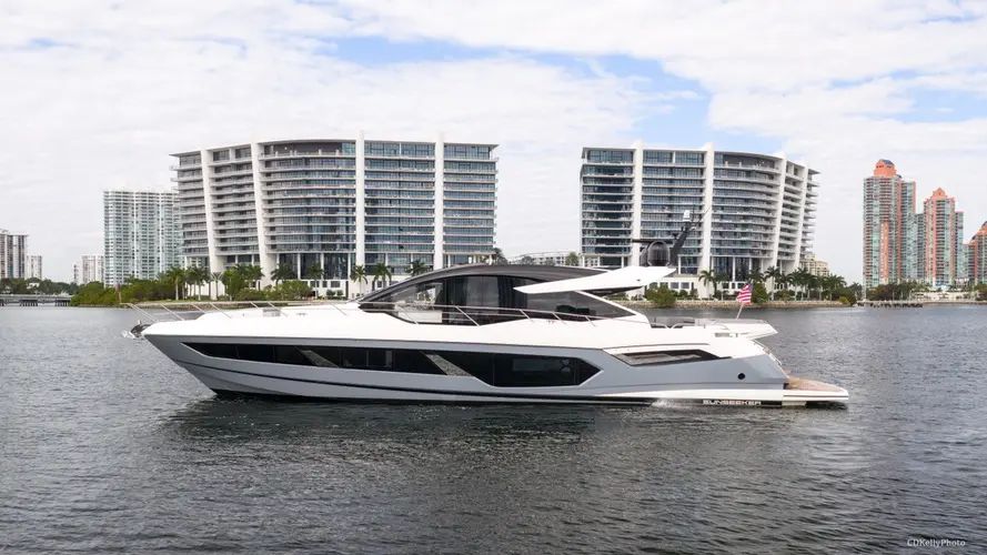 2024 Sunseeker Predator 75