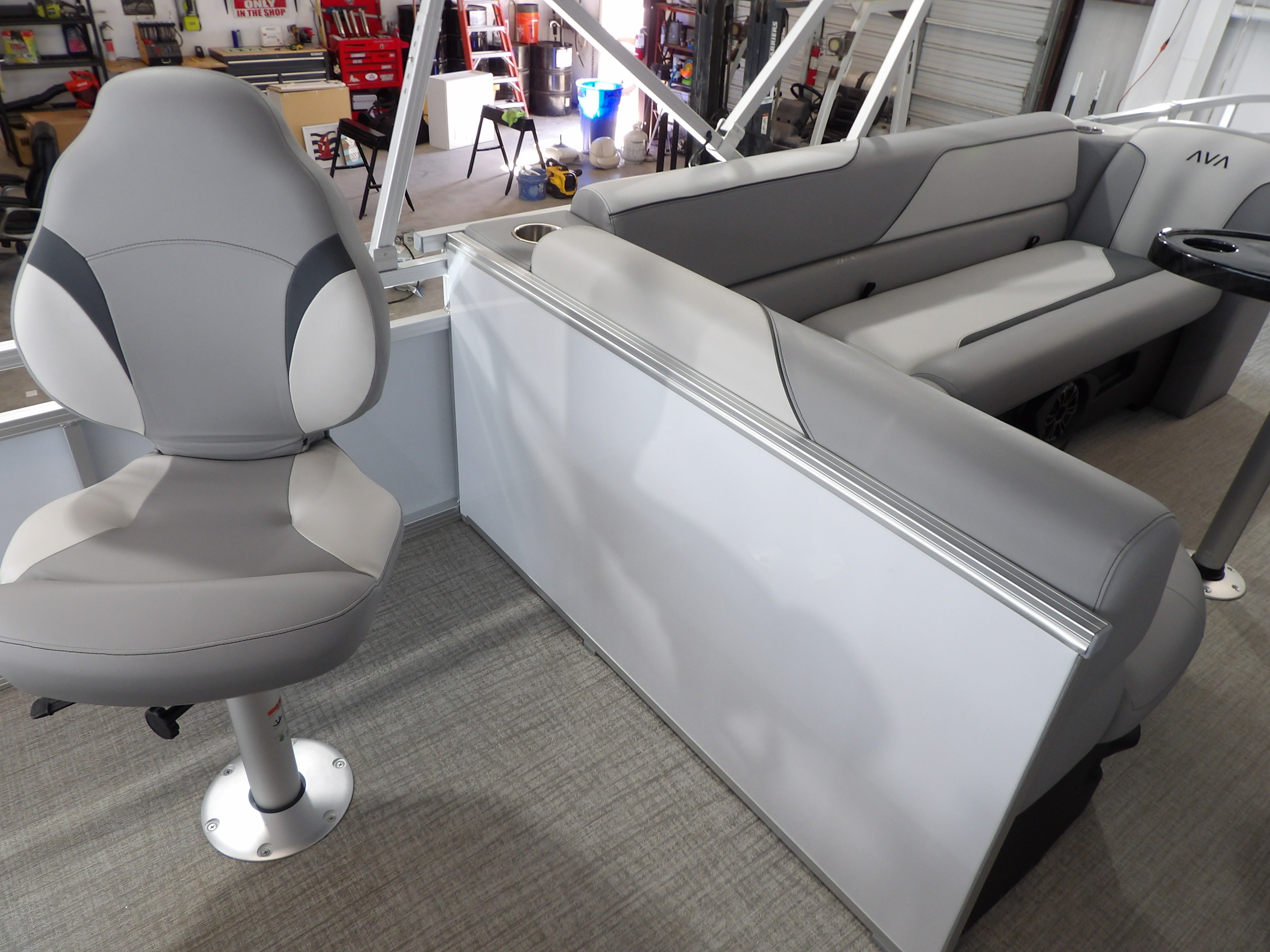 2026 Avalon Venture 85 Rear Fish - 21' - 8