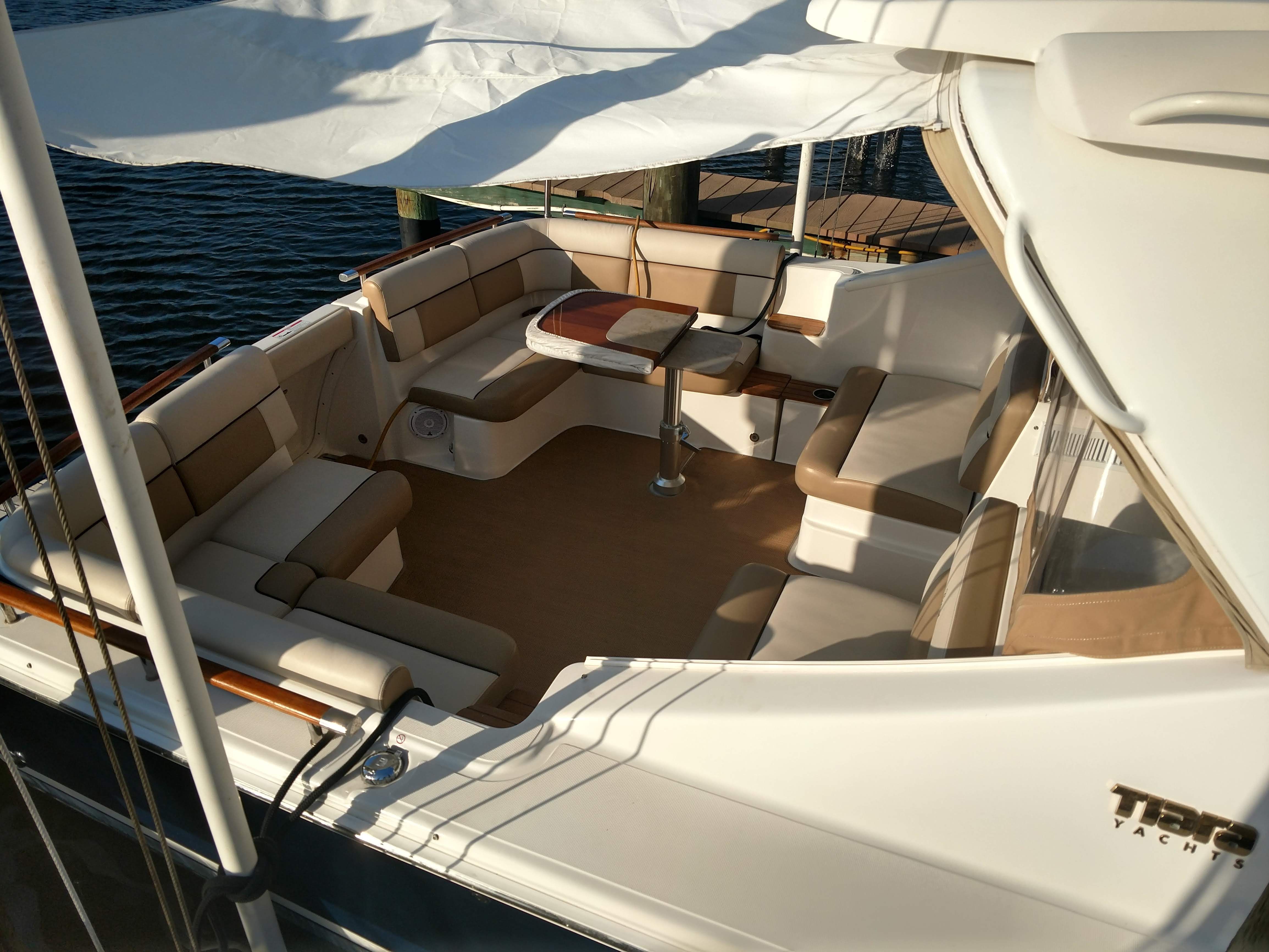 2014 Tiara Yachts 3100 Coronet - 19
