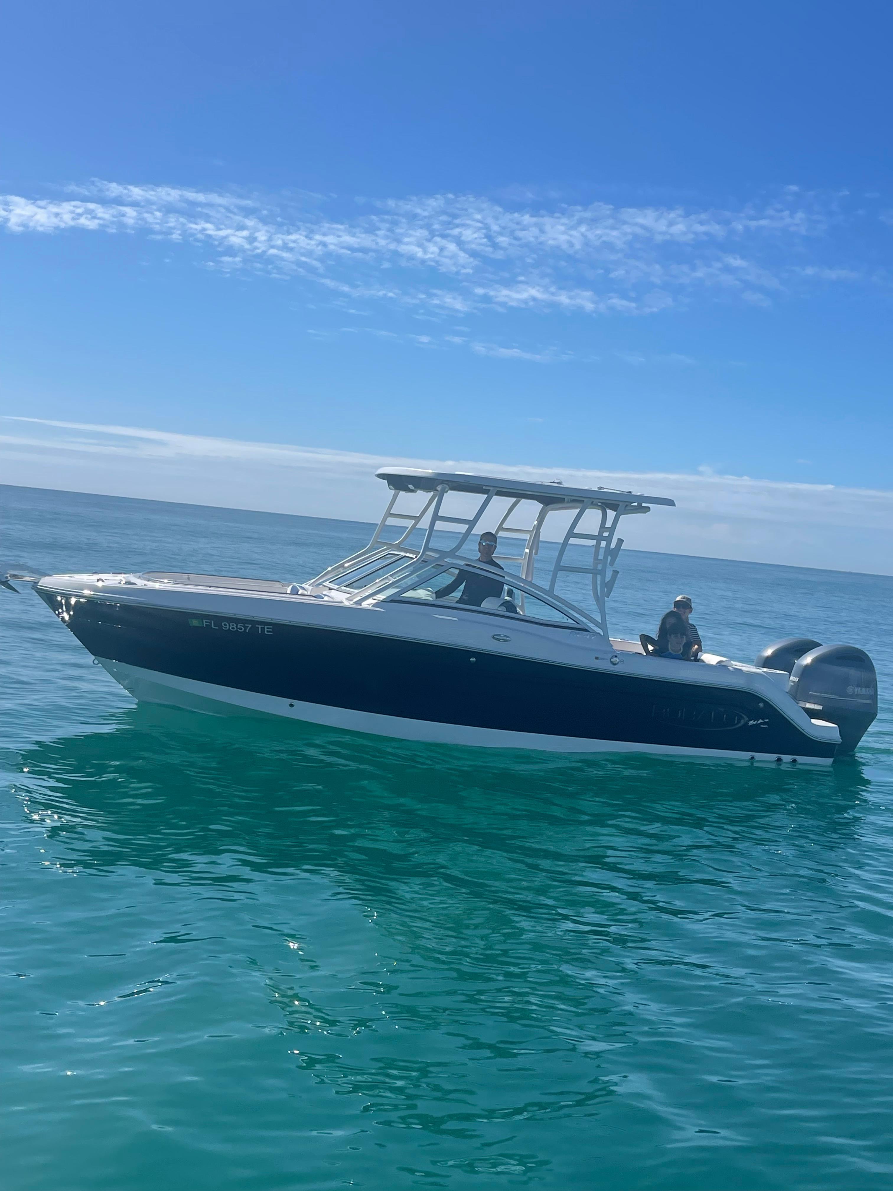 2022 Robalo R247 Dual Console