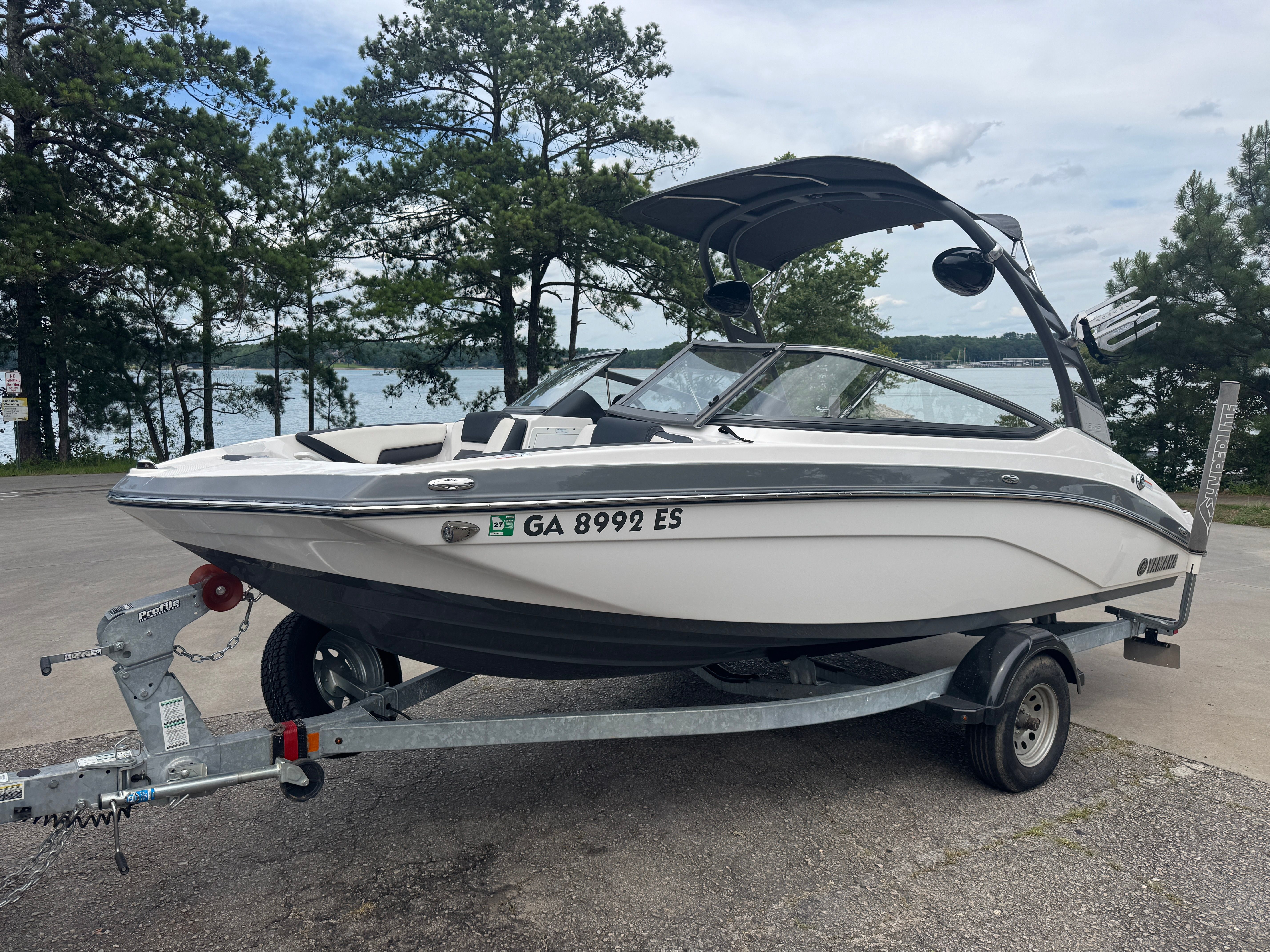 2020 Yamaha Boats AR195