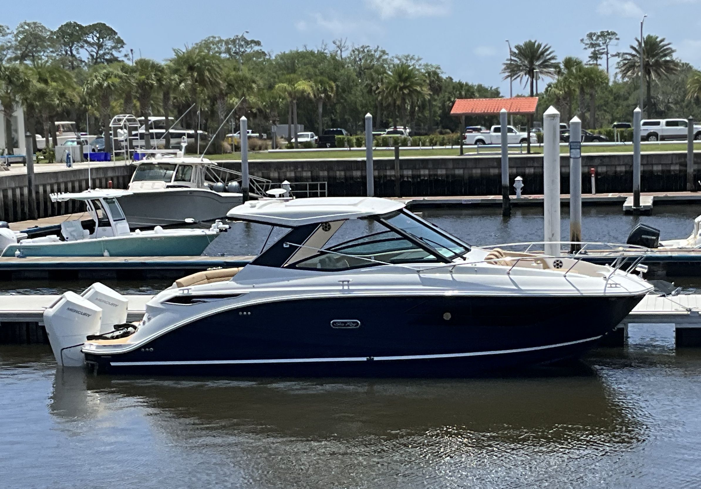 2026 Sea Ray Sundancer 320 Outboard