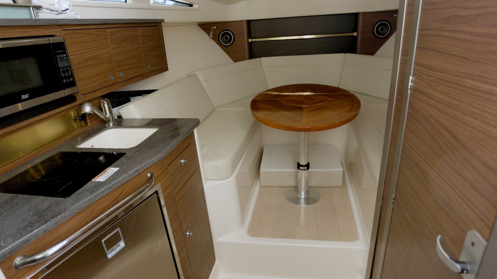 2023 Boston Whaler Conquest - Image 18