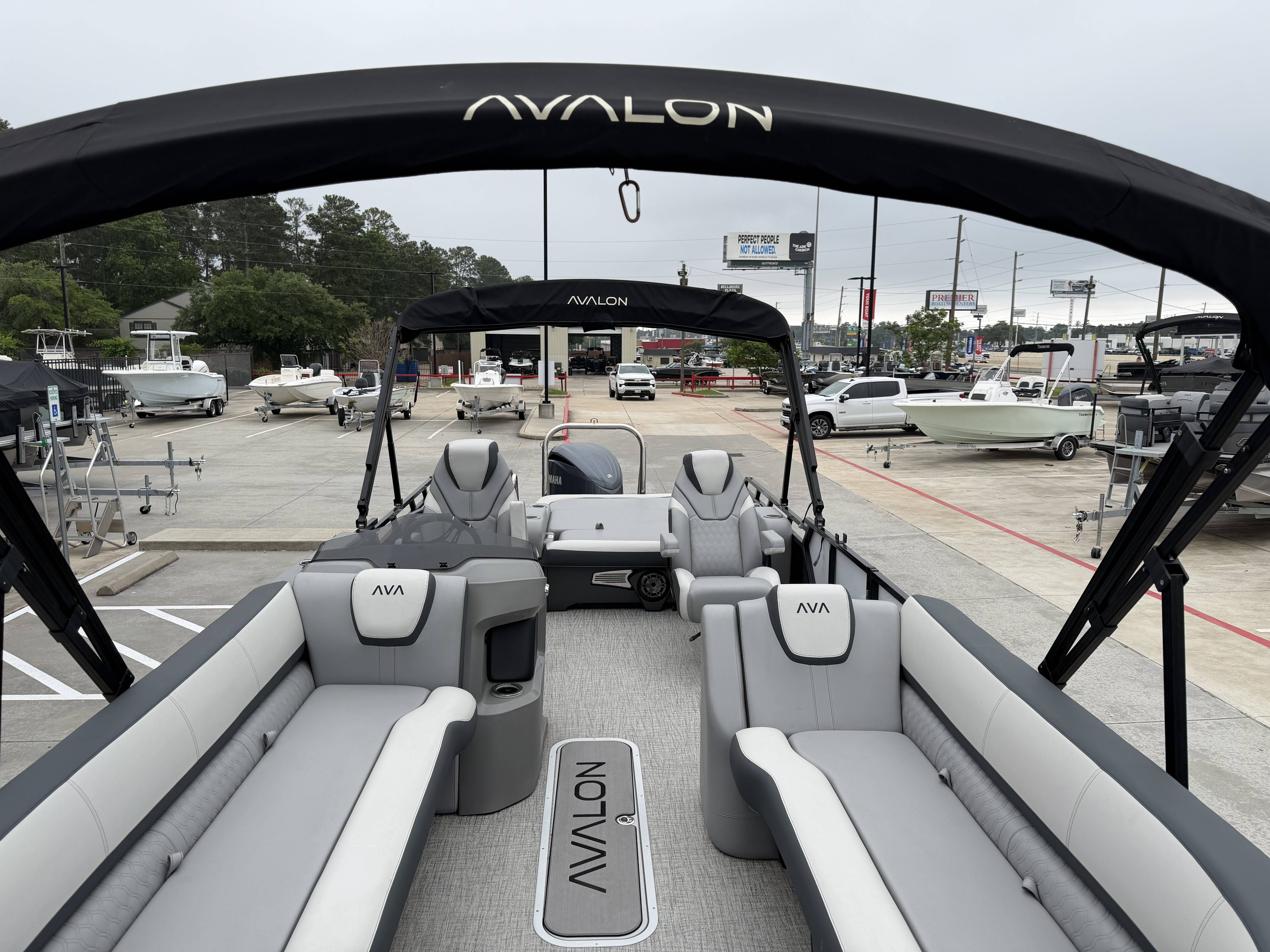 2025 Avalon LSZ Versatile Rear Bench - 25' - 11