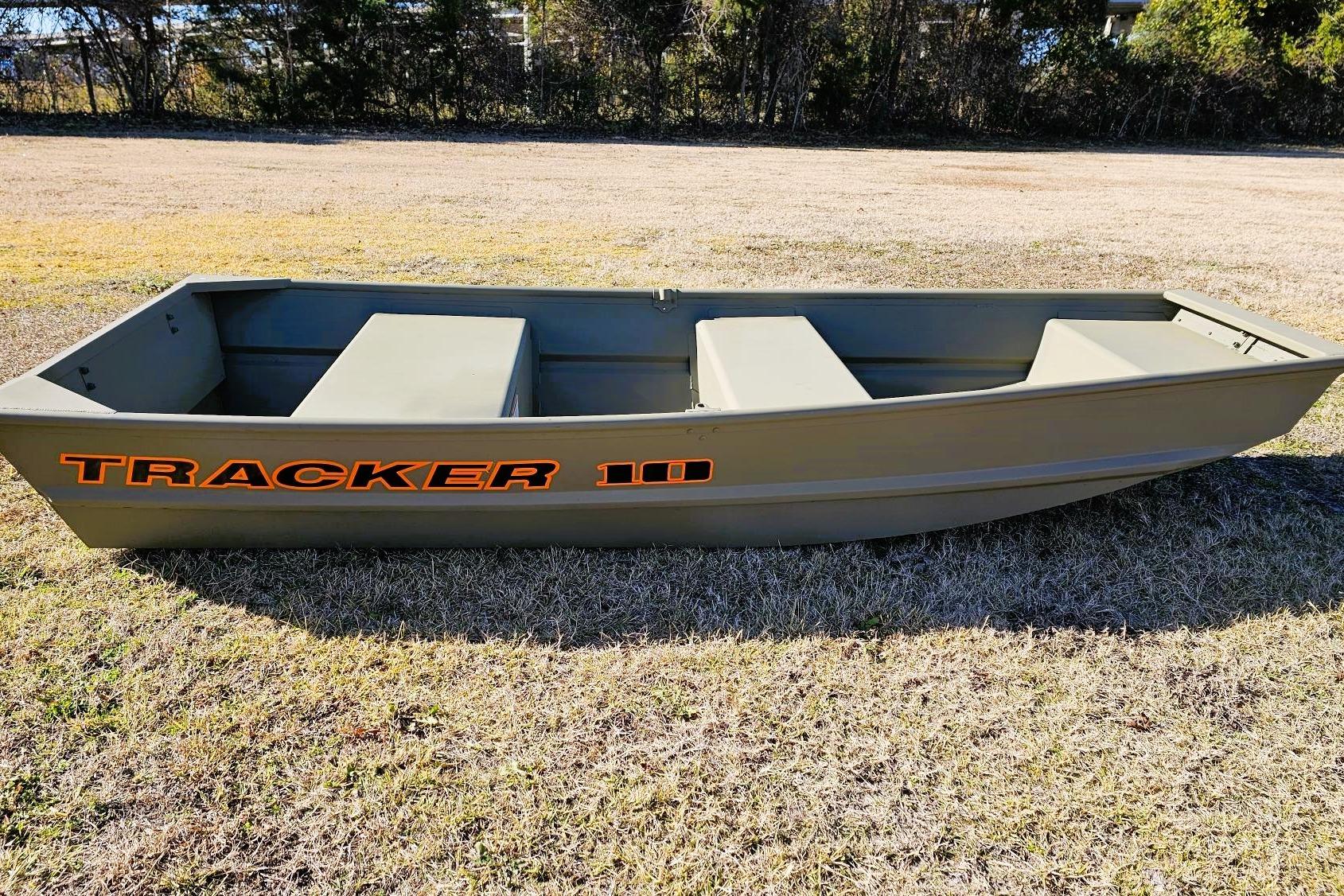 2026 Tracker Grizzly 10 Jon
