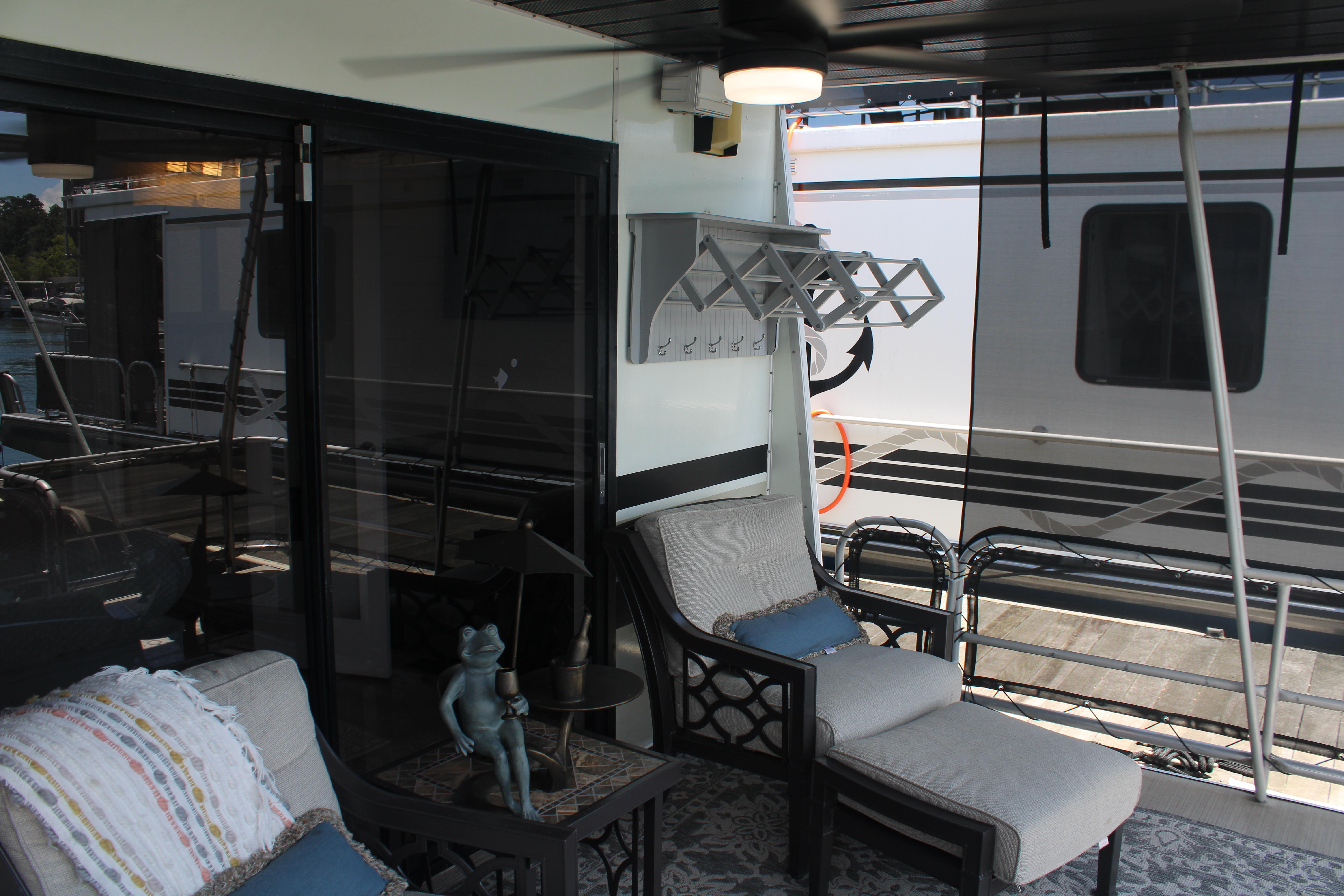 Cozy seating area on a 1992 Sumerset 66 houseboat with modern decor.